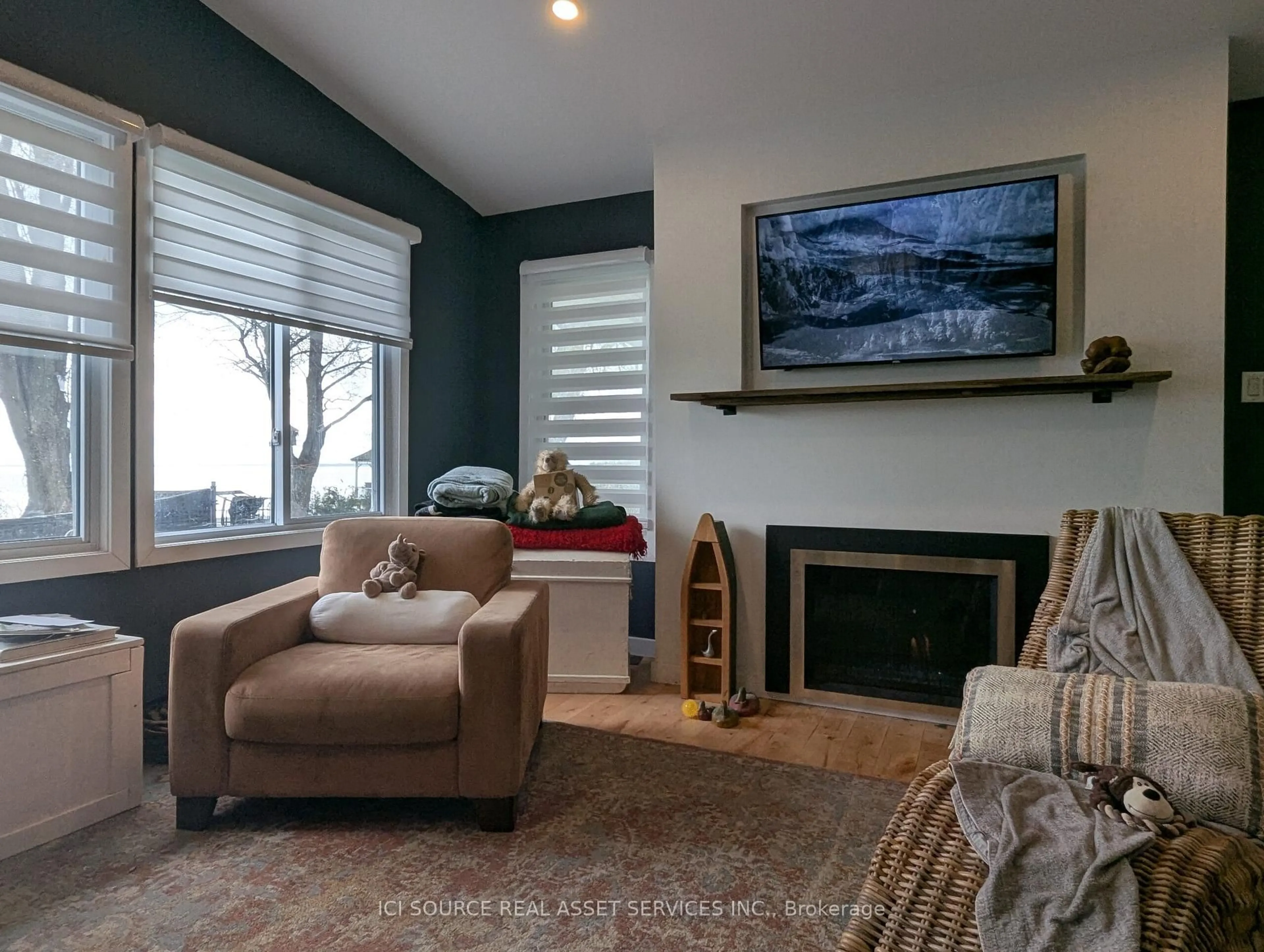 Living room with furniture, unknown for 20586 Old Montreal Rd, South Glengarry Ontario K0C 2C0