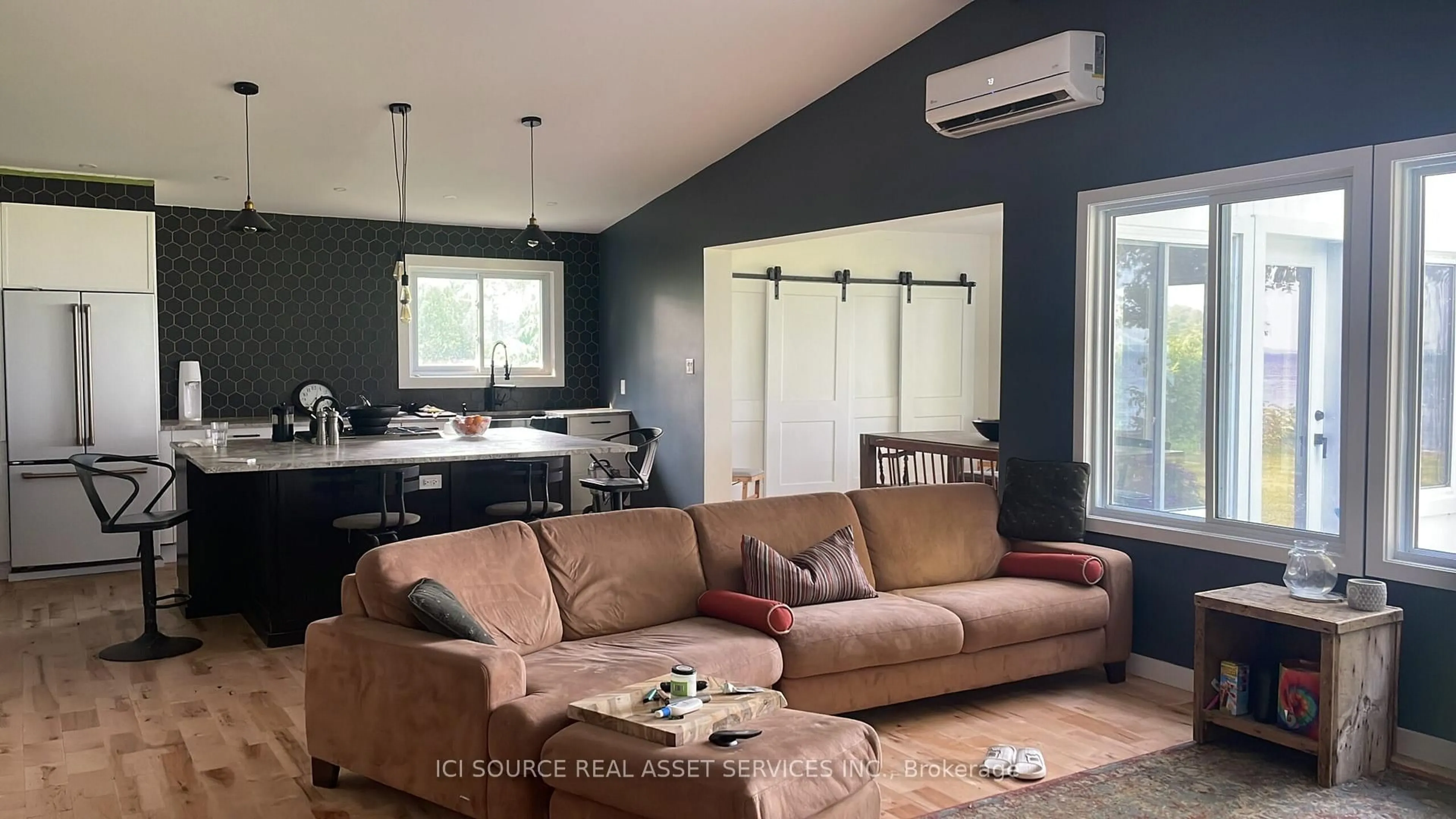 Living room with furniture, unknown for 20586 Old Montreal Rd, South Glengarry Ontario K0C 2C0