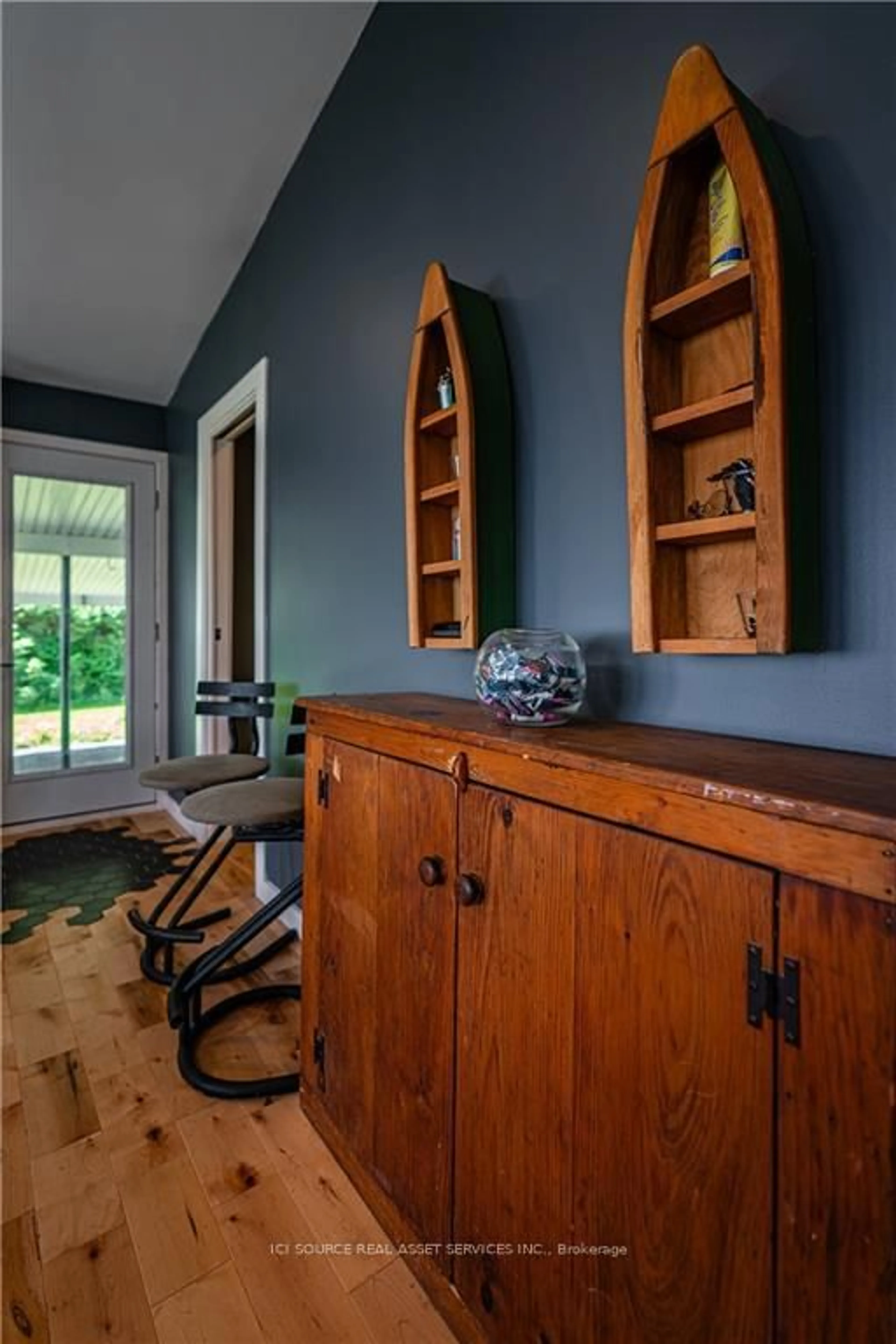 Indoor entryway for 20586 Old Montreal Rd, South Glengarry Ontario K0C 2C0