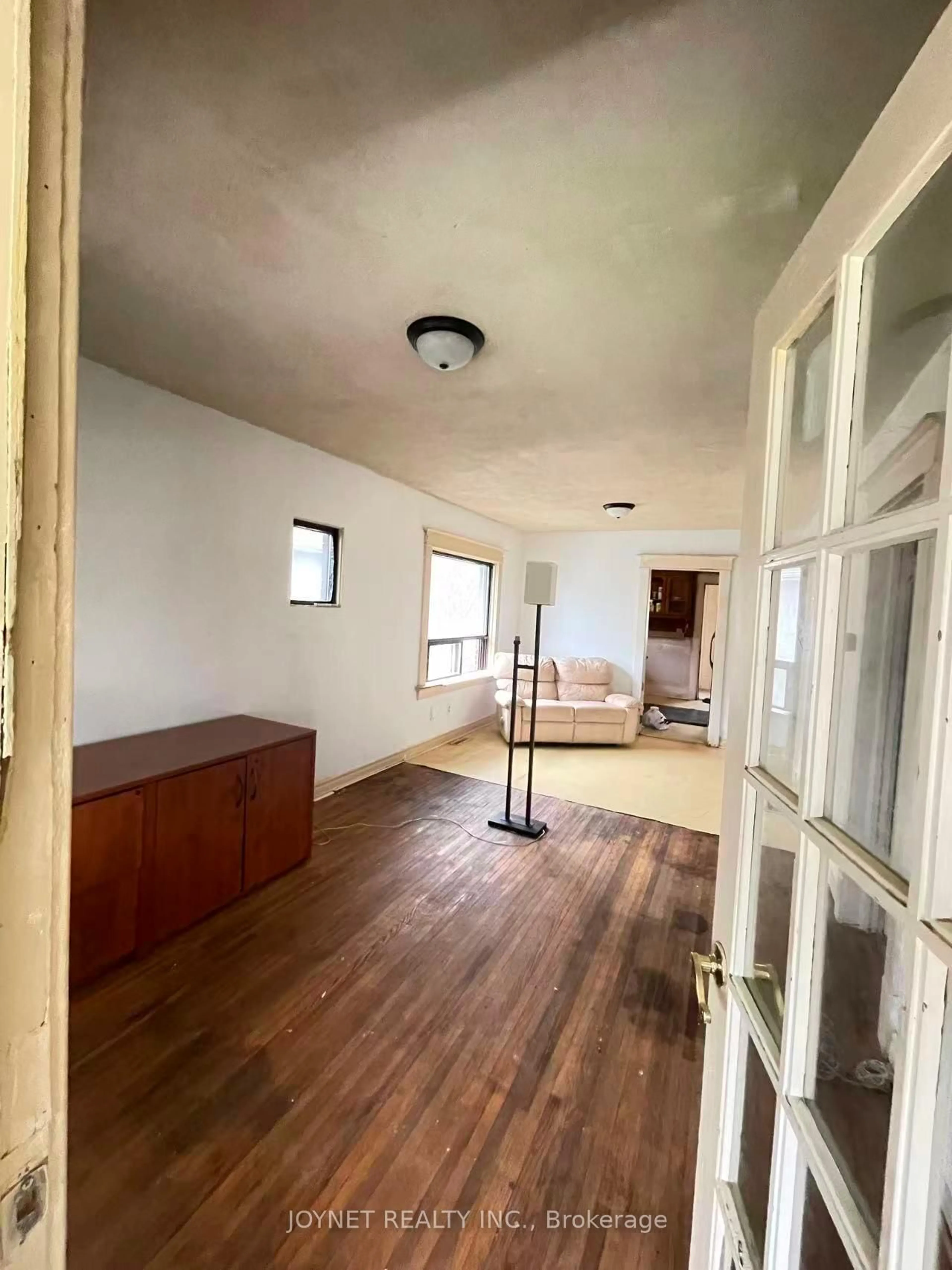 A pic of a room for 4413 SECOND Ave, Niagara Falls Ontario L2E 4H1