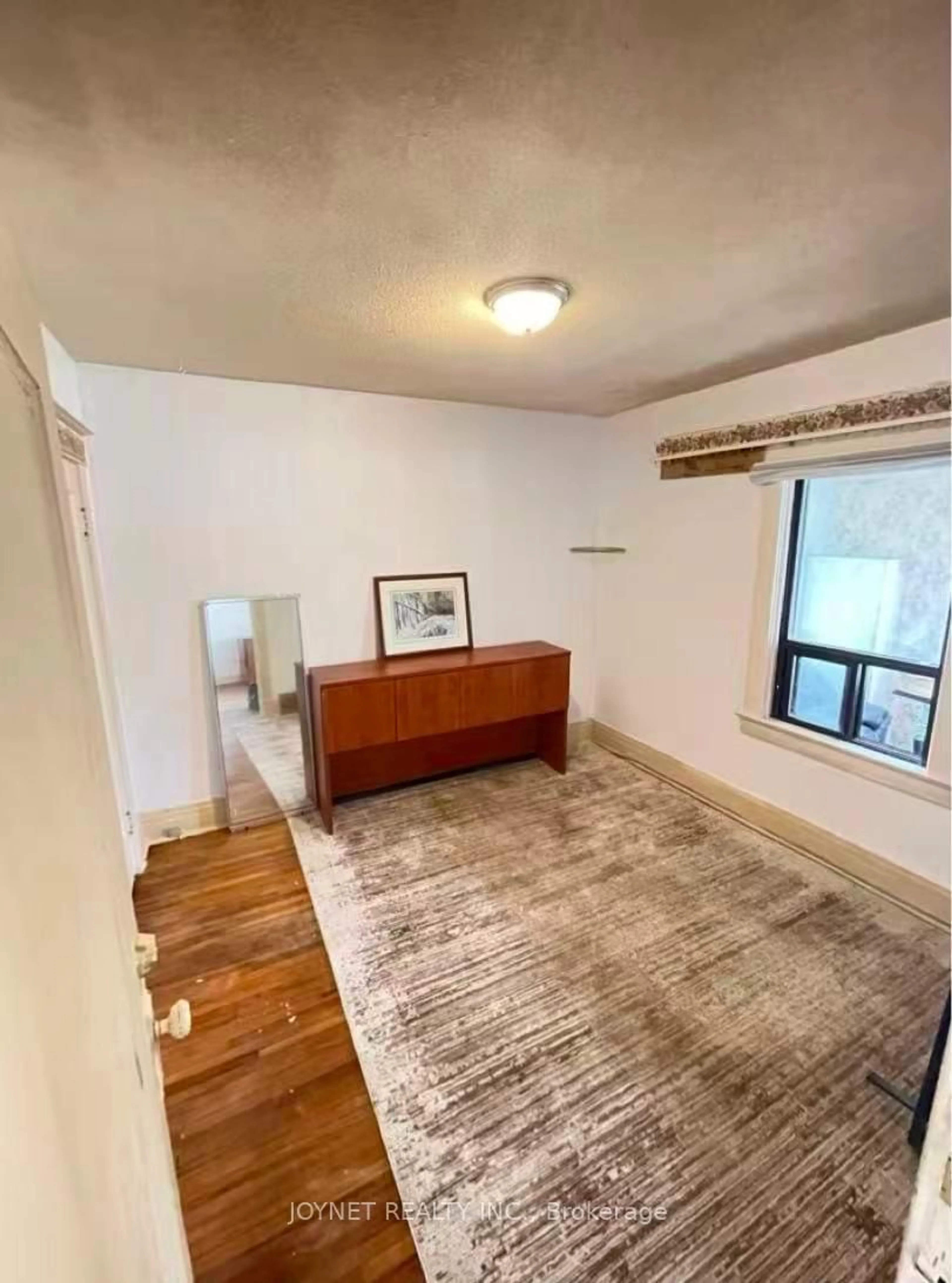 A pic of a room for 4413 SECOND Ave, Niagara Falls Ontario L2E 4H1