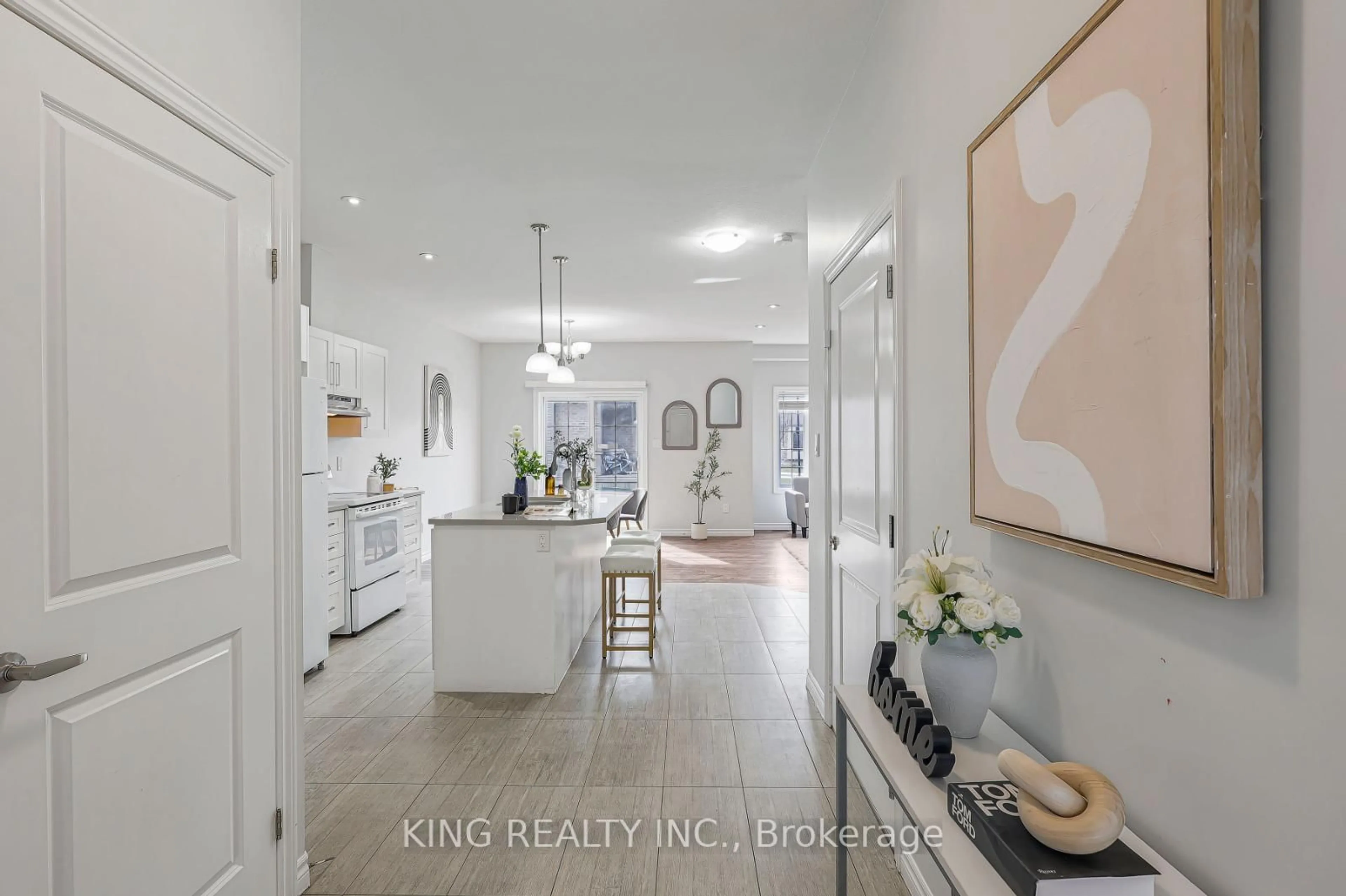 Indoor entryway for 2910 Tokala Tr #40, London North Ontario N6G 5B4