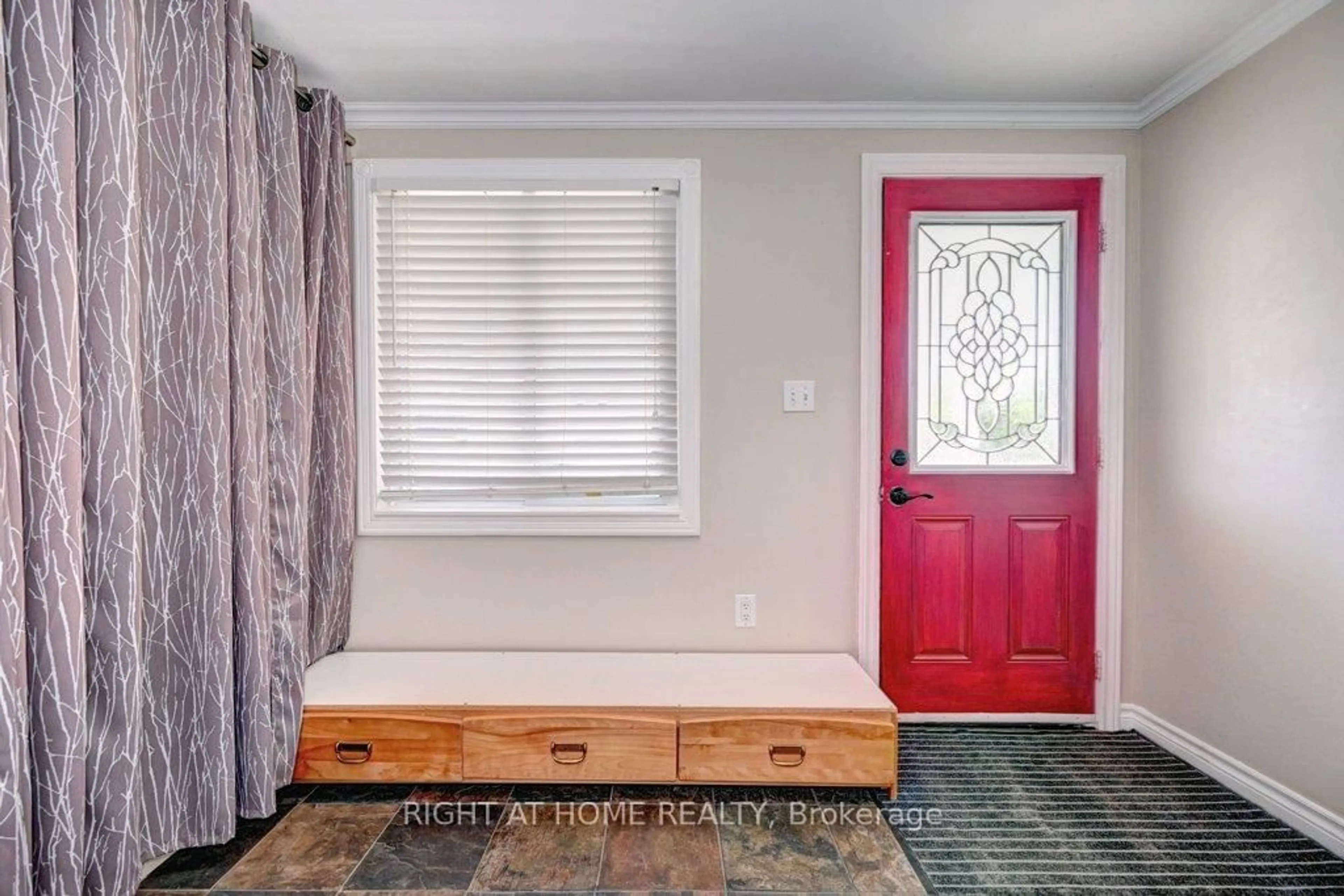 Indoor entryway for 6 Ferndale Ave, Guelph Ontario N1E 1B4