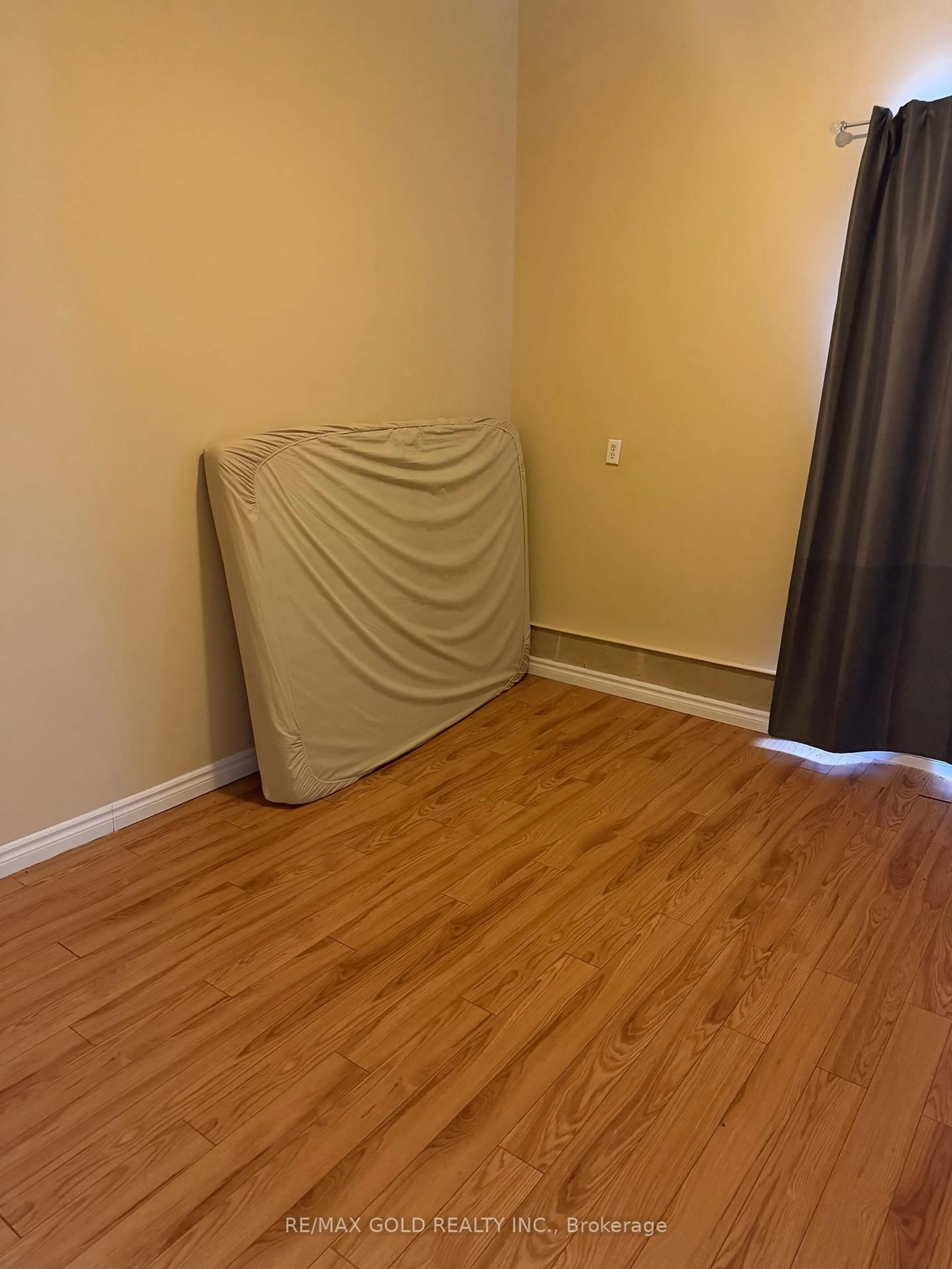 A pic of a room for 455 S EDGEWARE RD. Rd, St. Thomas Ontario N5P 4K6