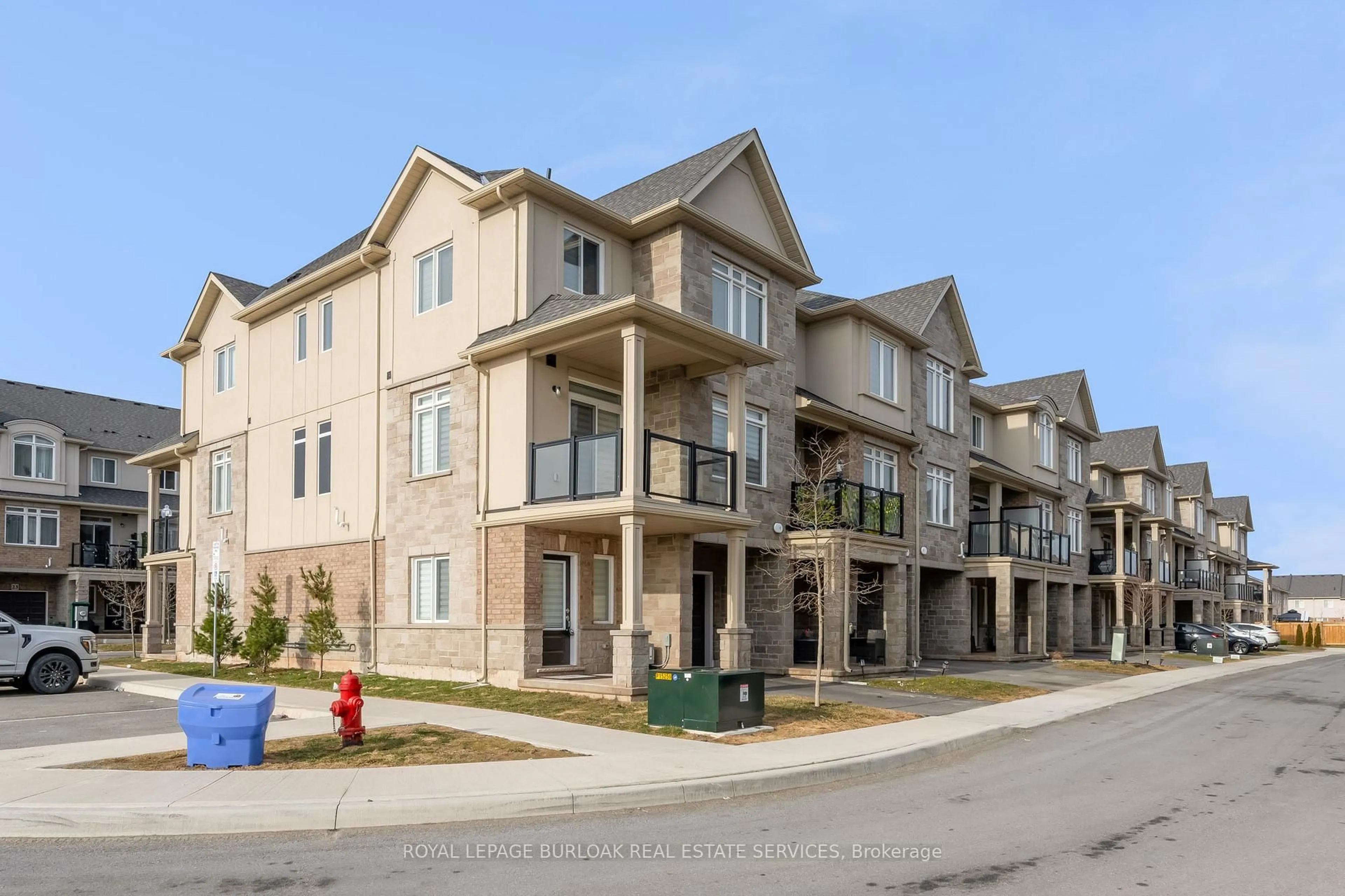 A pic from outside/outdoor area/front of a property/back of a property/a pic from drone, street for 40 Zinfandel Dr #36, Hamilton Ontario L8E 0L1