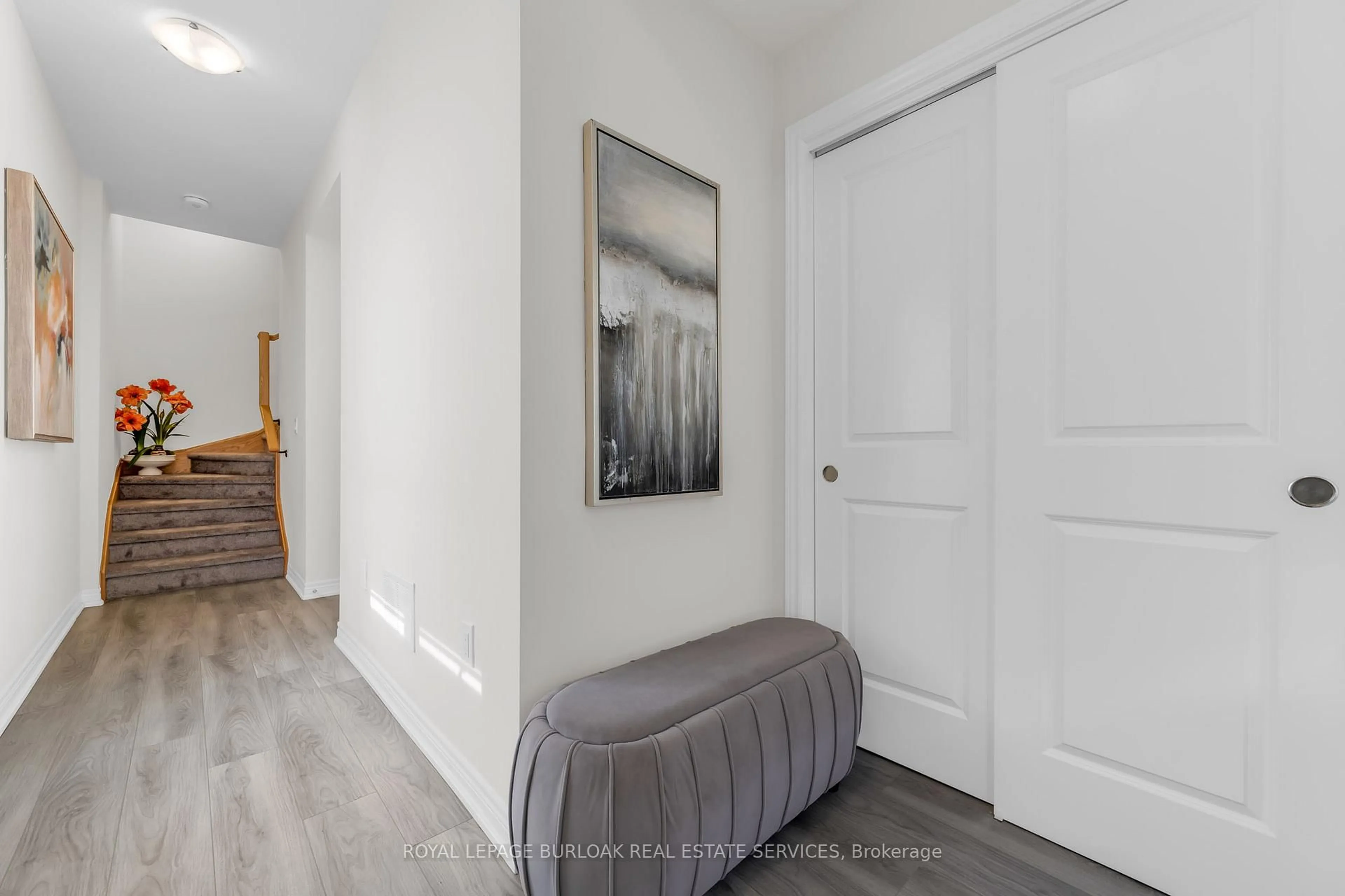 Indoor entryway for 40 Zinfandel Dr #36, Hamilton Ontario L8E 0L1