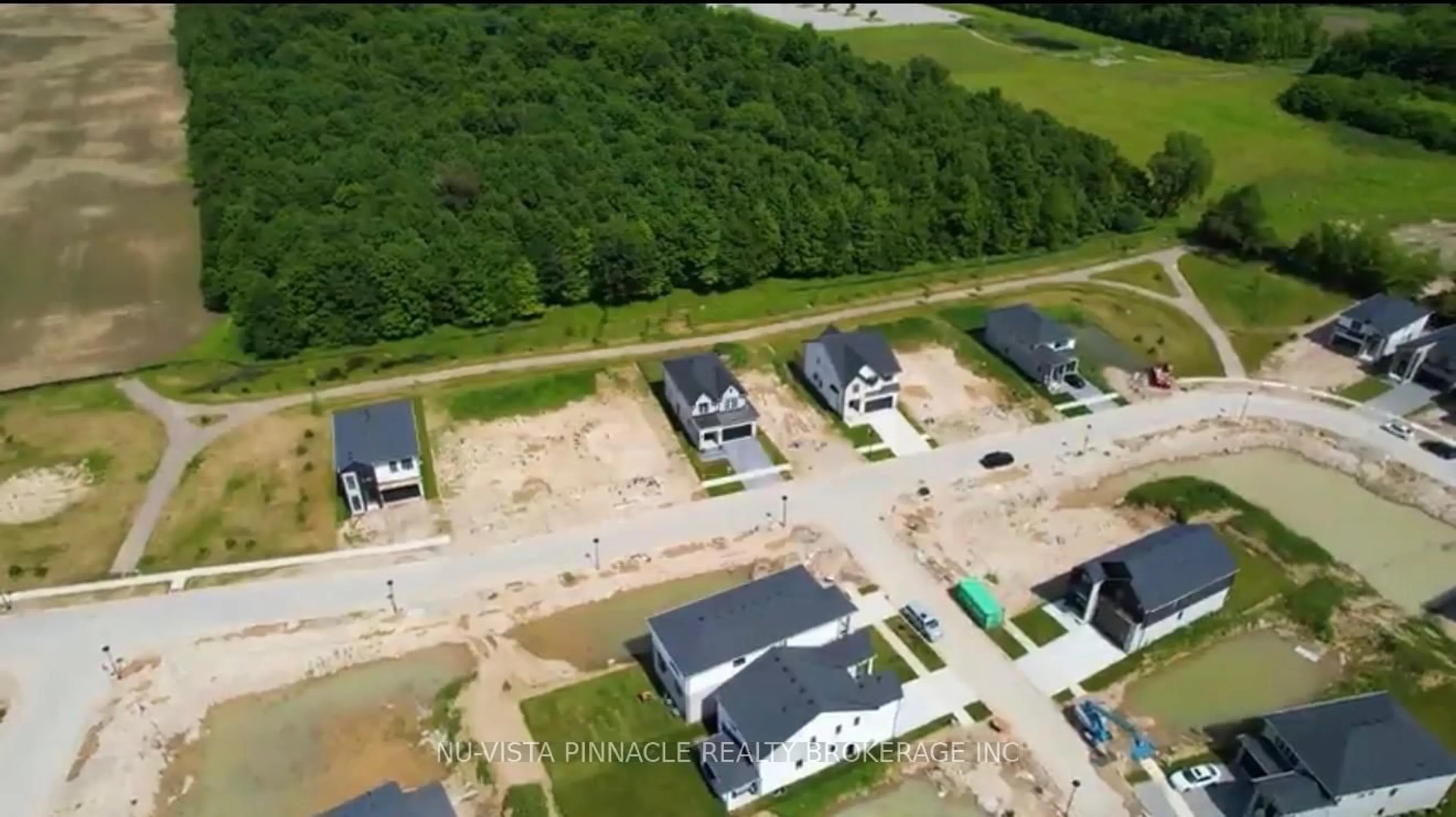 A pic from outside/outdoor area/front of a property/back of a property/a pic from drone, unknown for 3998 Big Leaf Tr, London South Ontario N6P 0K1