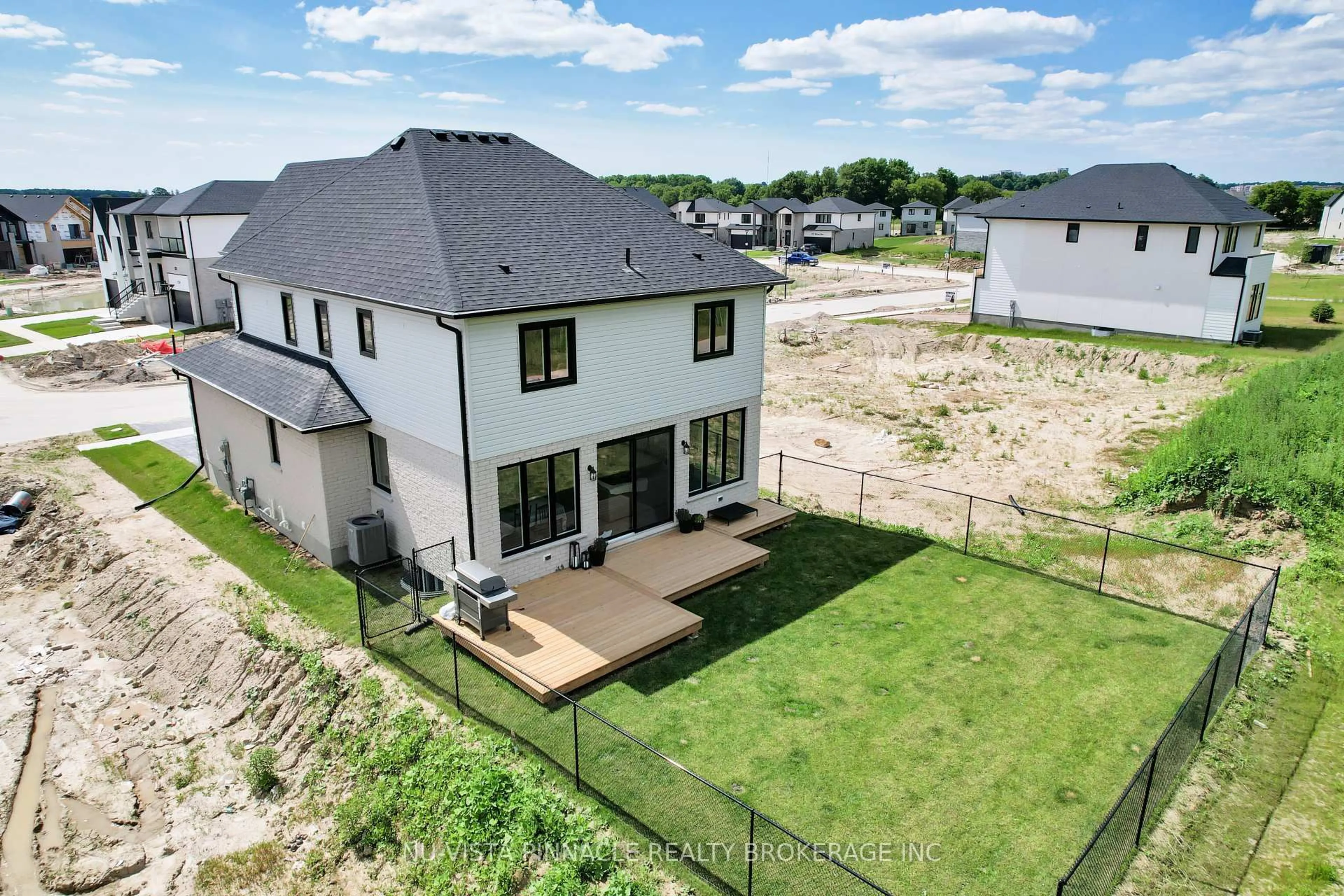 A pic from outside/outdoor area/front of a property/back of a property/a pic from drone, unknown for 3998 Big Leaf Tr, London South Ontario N6P 0K1