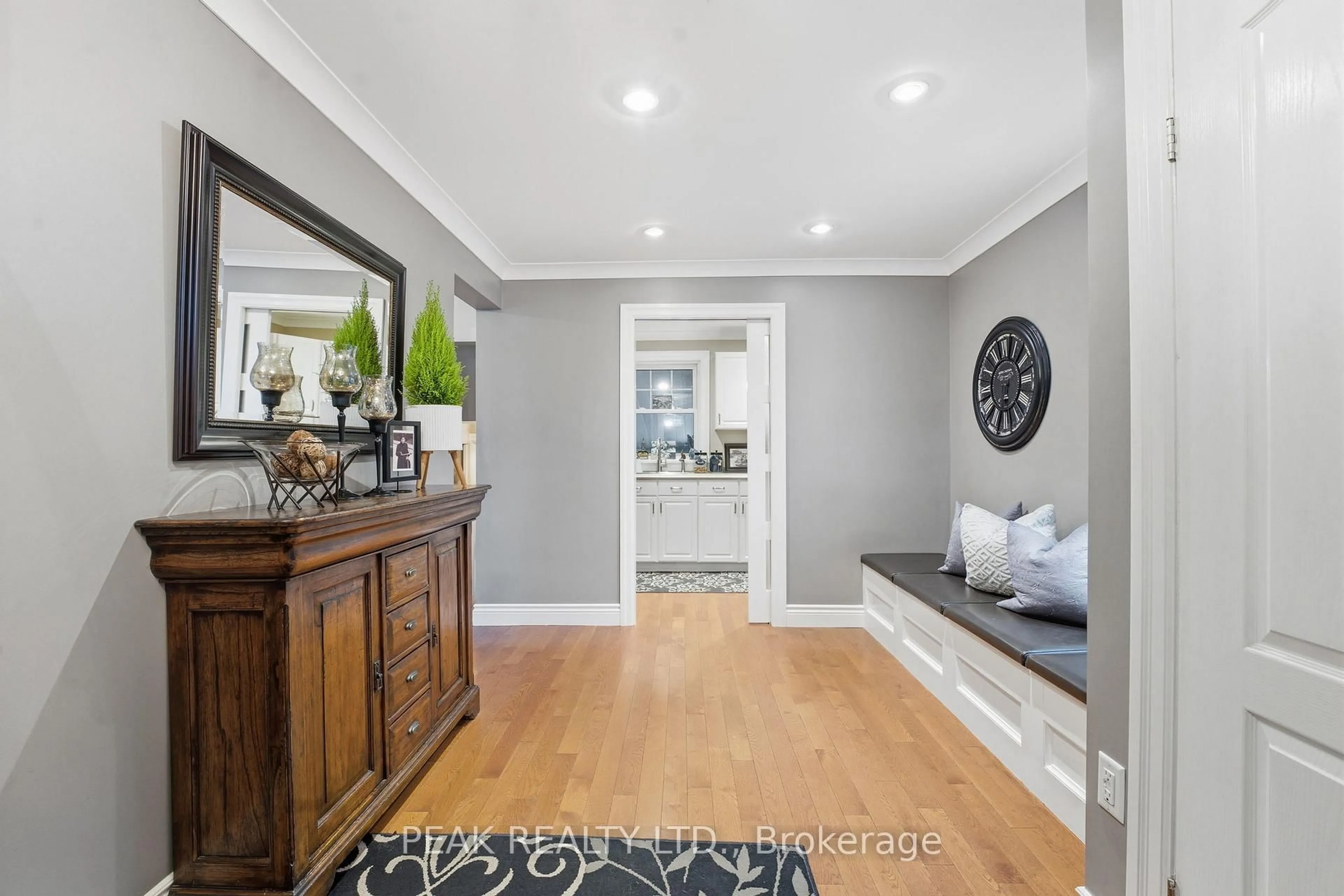 Indoor entryway for 86 Elm St, Brantford Ontario N3R 4V2