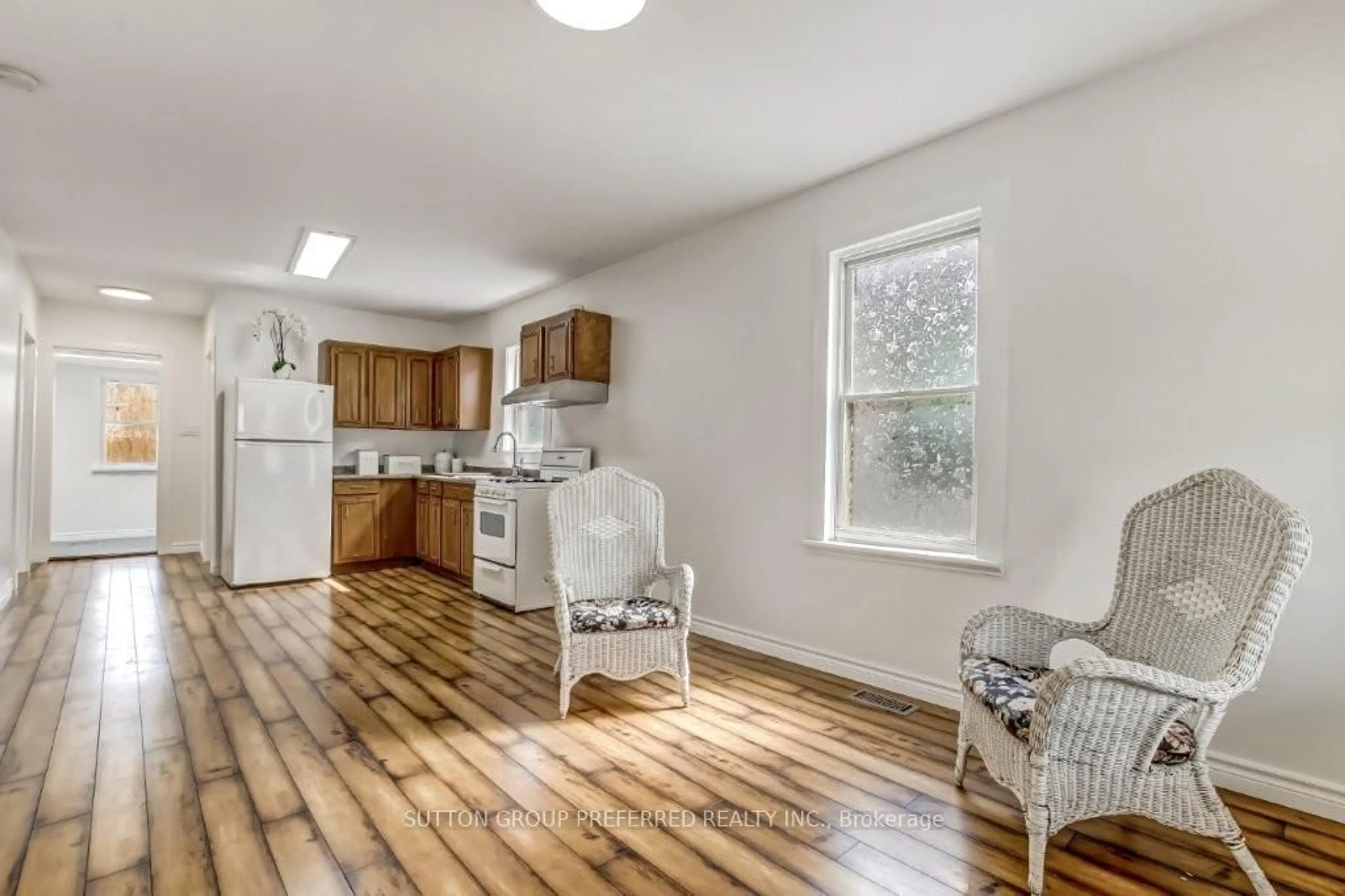 Unknown for 272 Sanders St, London East Ontario N5Z 2T2