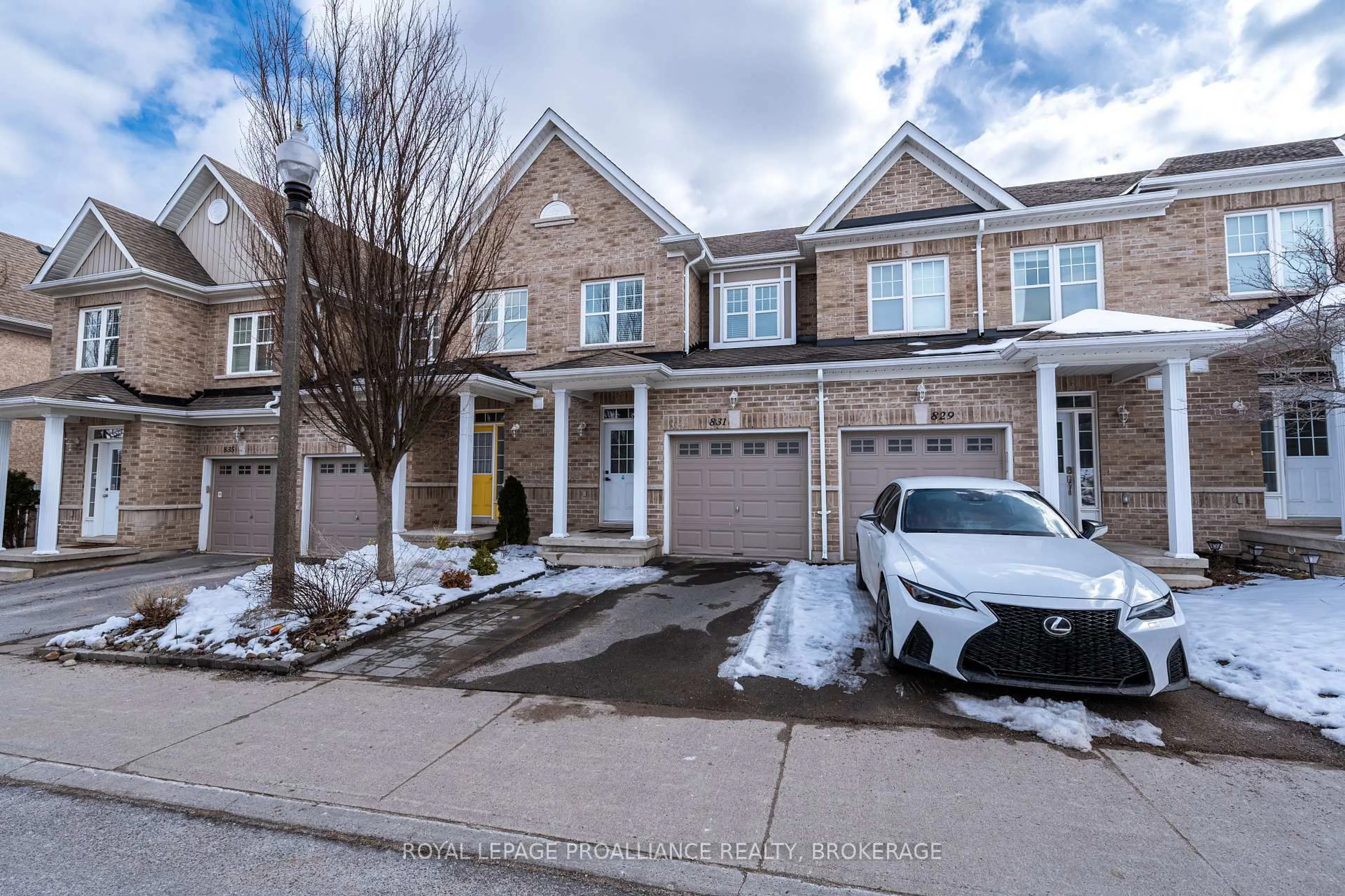 A pic from outside/outdoor area/front of a property/back of a property/a pic from drone, street for 831 Newmarket Lane, Kingston Ontario K7K 0C8