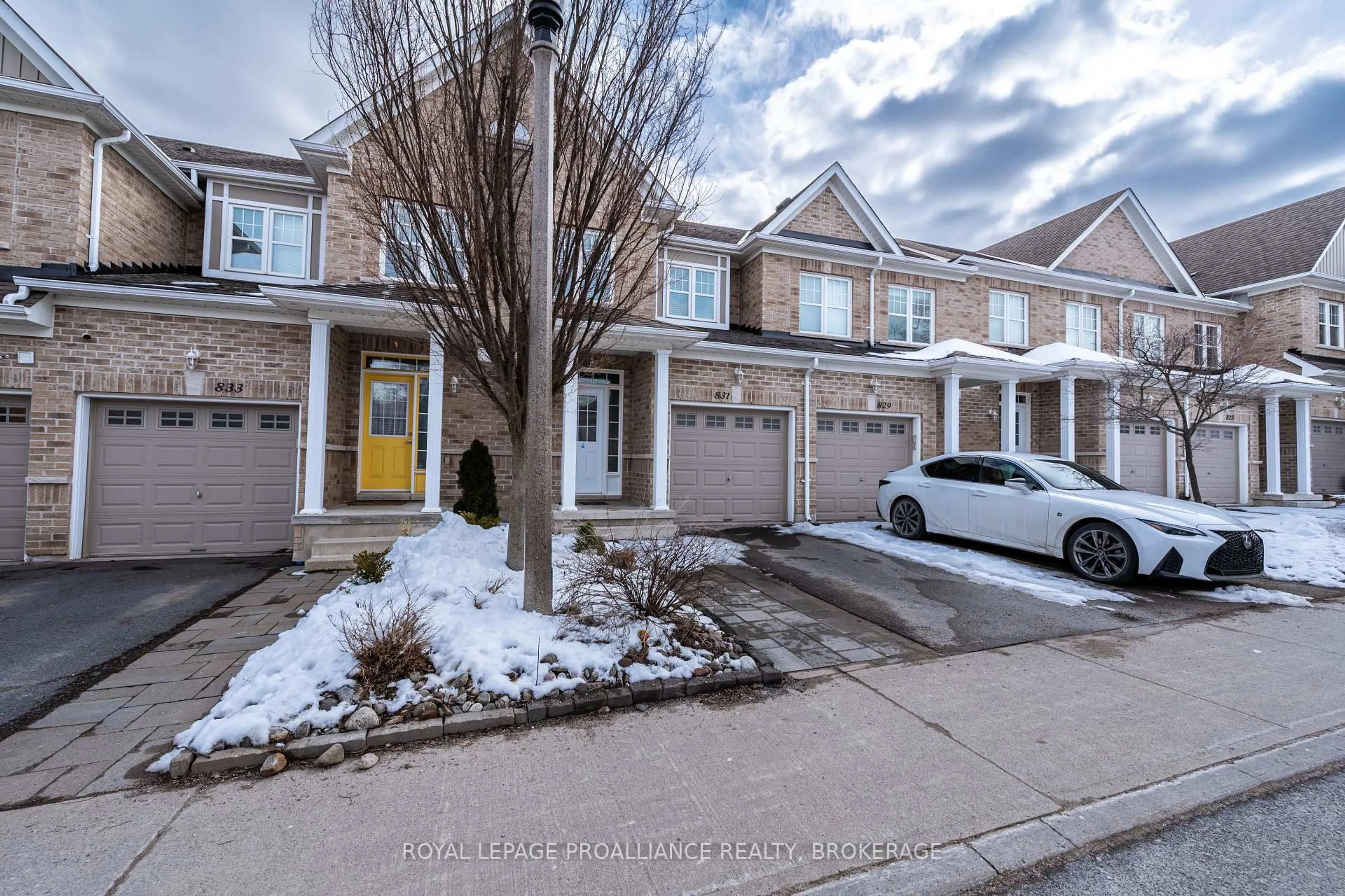A pic from outside/outdoor area/front of a property/back of a property/a pic from drone, street for 831 Newmarket Lane, Kingston Ontario K7K 0C8