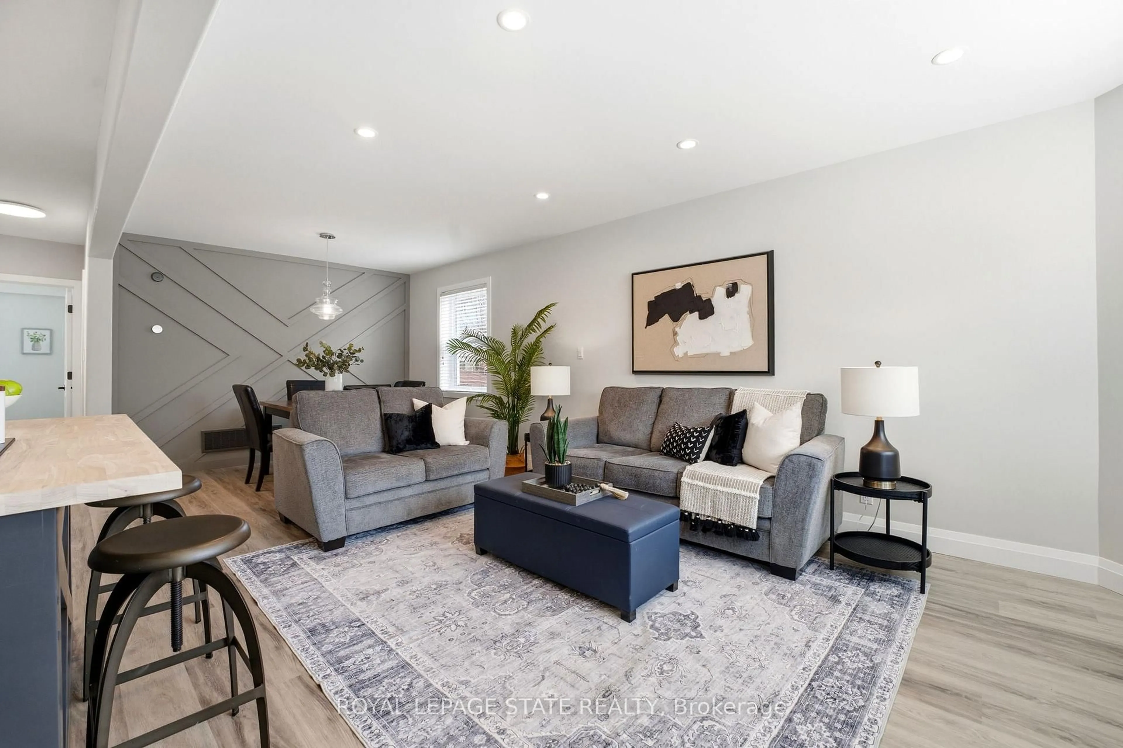 Living room with furniture, unknown for 957 Queensdale Ave, Hamilton Ontario L8T 1H5