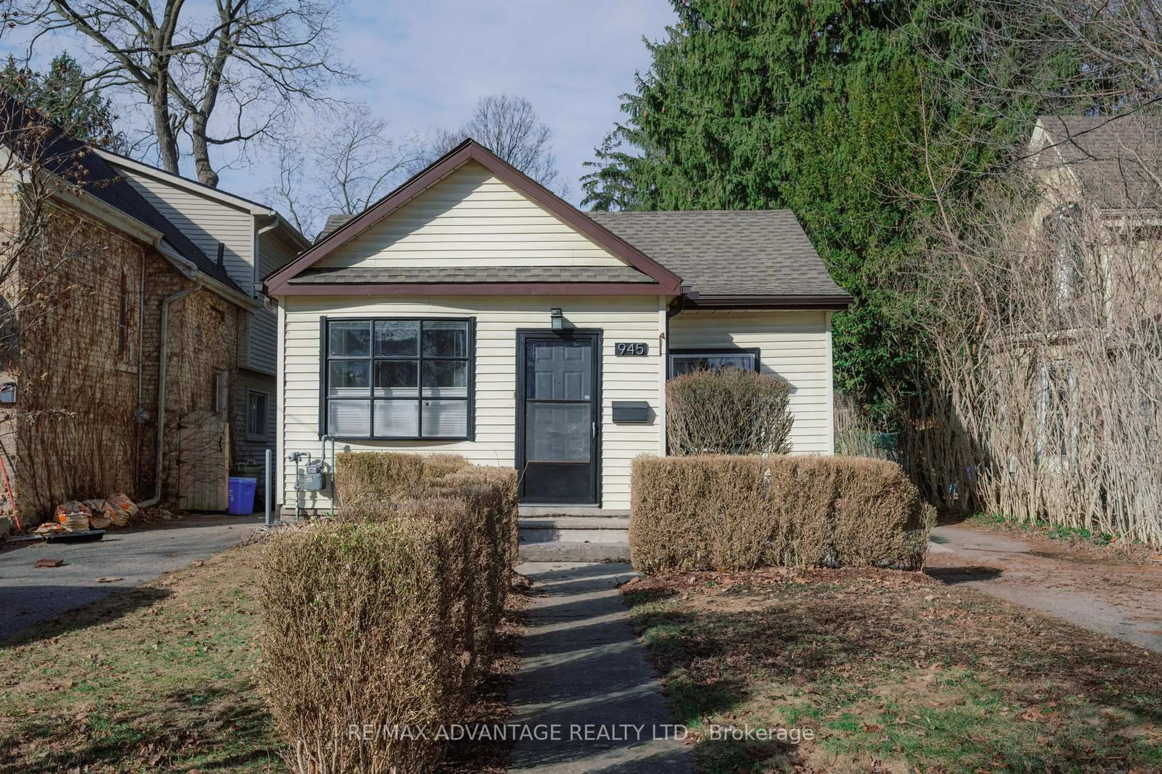 Home with brick exterior material, street for 945 Colborne St, London East Ontario N6A 4A5