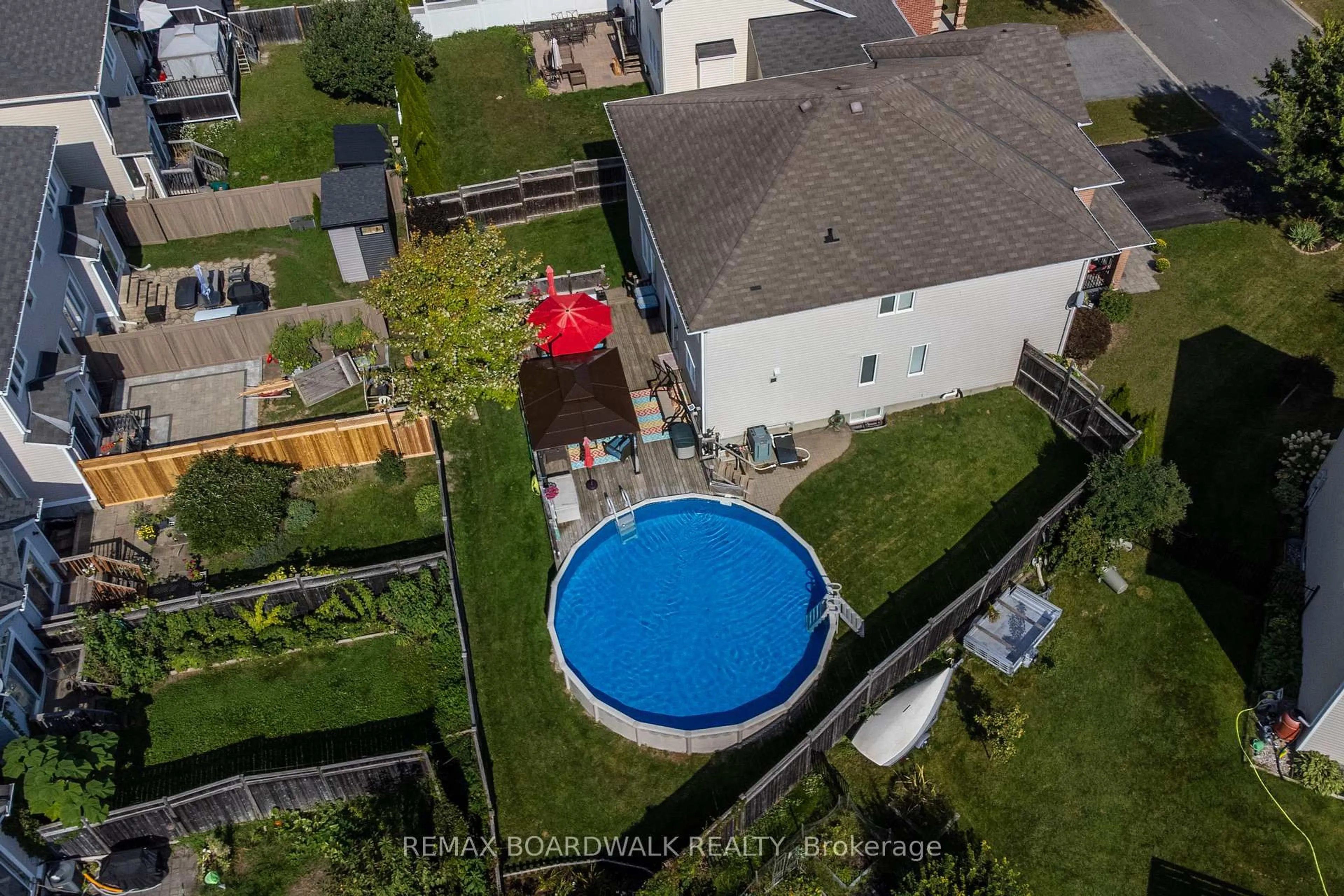 A pic from outside/outdoor area/front of a property/back of a property/a pic from drone, street for 85 Woliston Cres, Kanata Ontario K2W 1G2