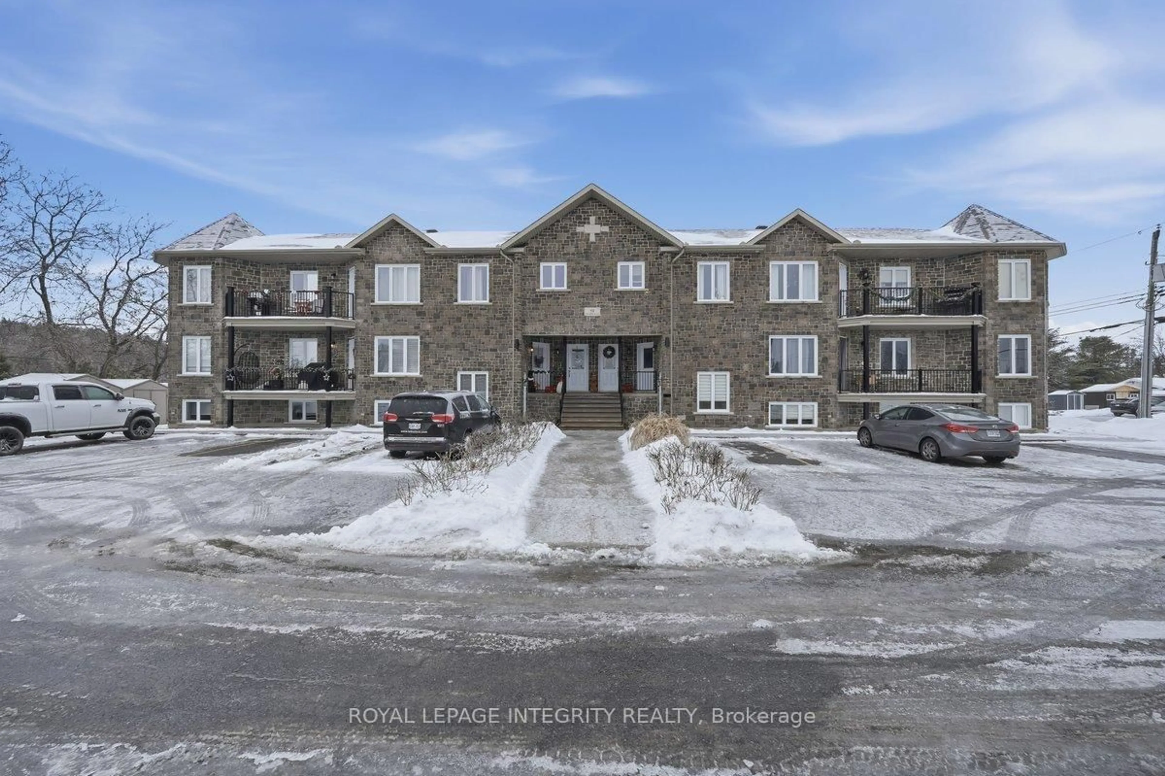 A pic from outside/outdoor area/front of a property/back of a property/a pic from drone, building for 46 Cambridge St #1, The Nation Ontario K0A 2M0