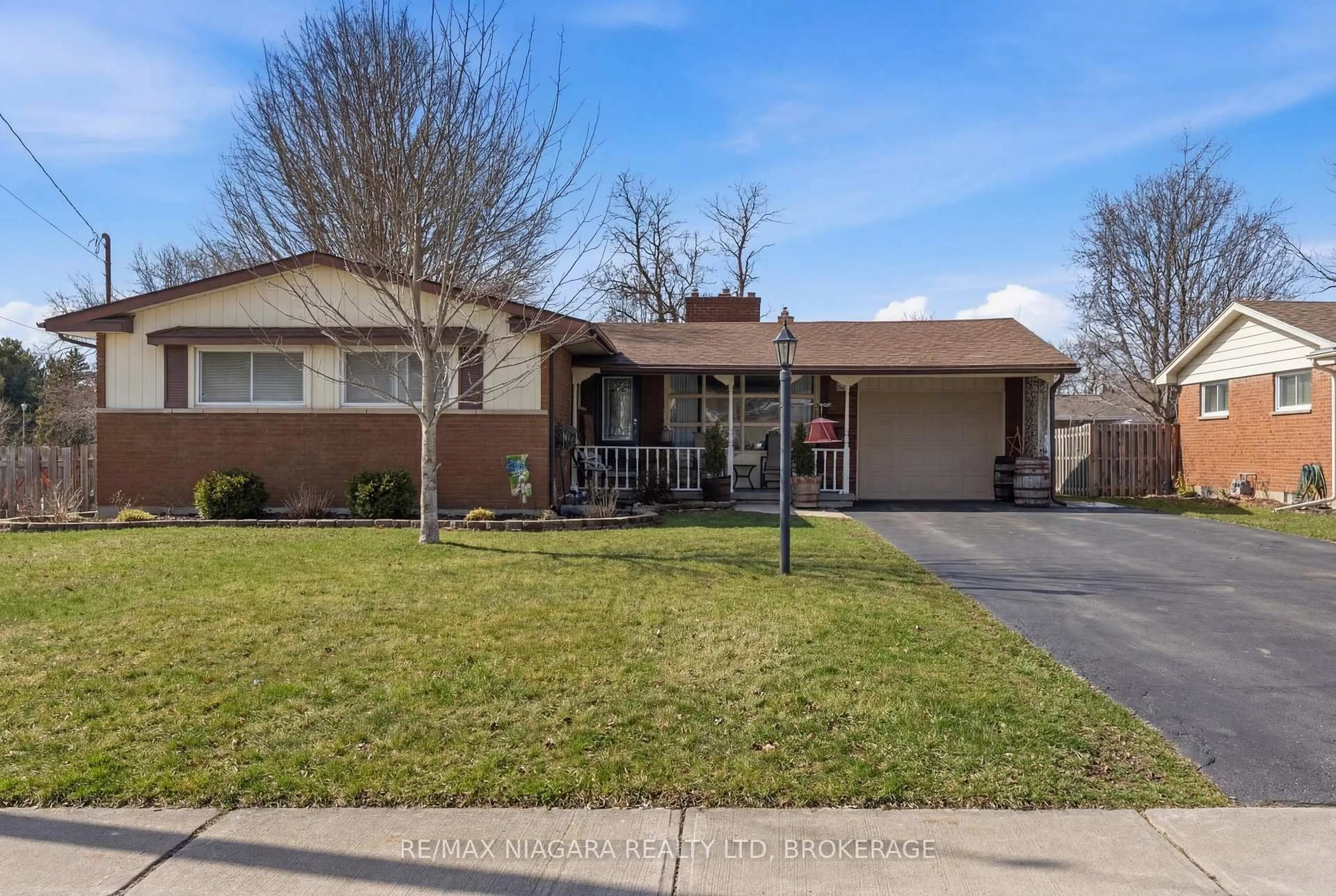 Home with brick exterior material, street for 1350 Haist St, Pelham Ontario L0S 1M0