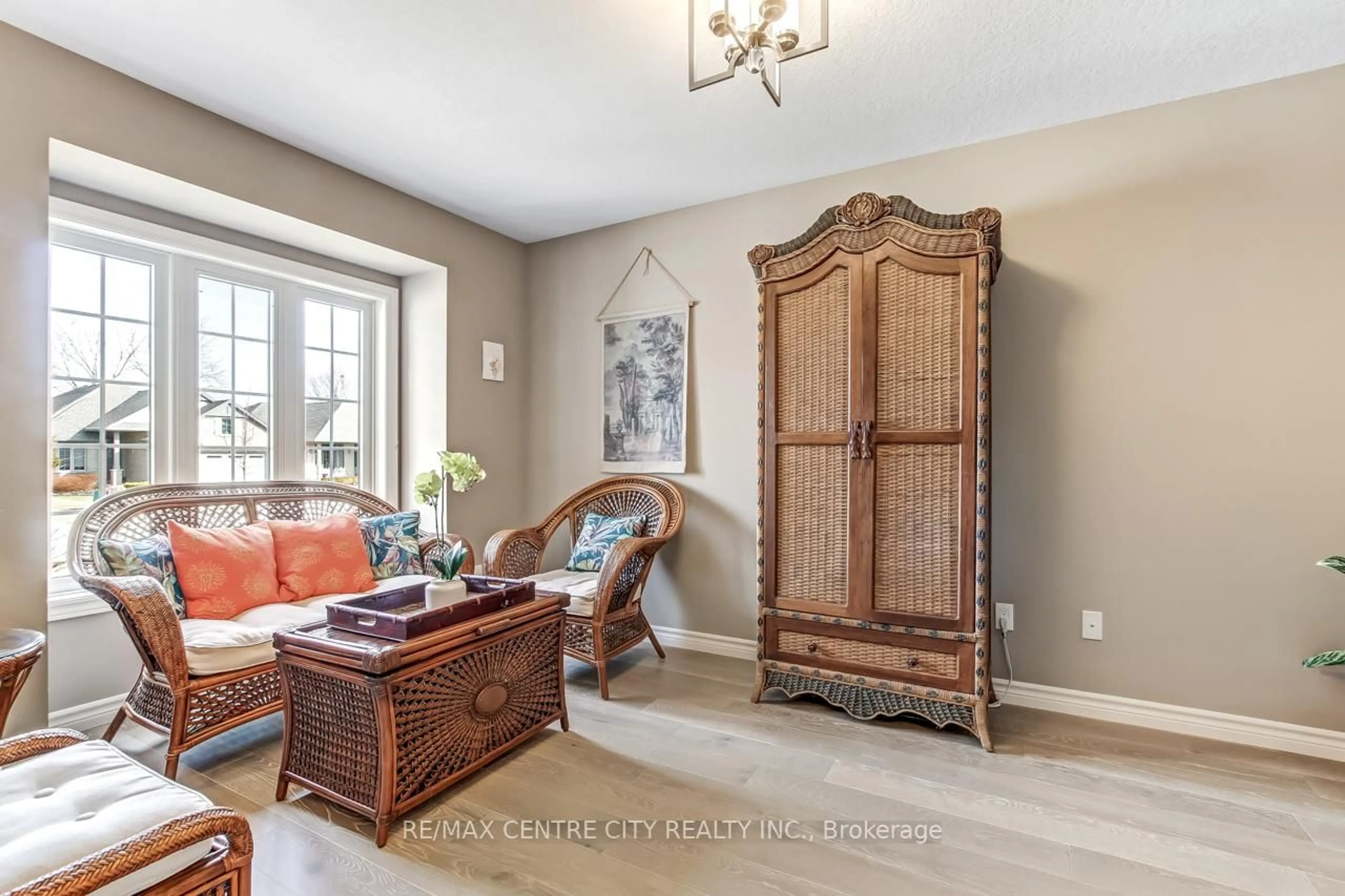 Living room with furniture, unknown for 417 Beamish St, Central Elgin Ontario N5L 0A7