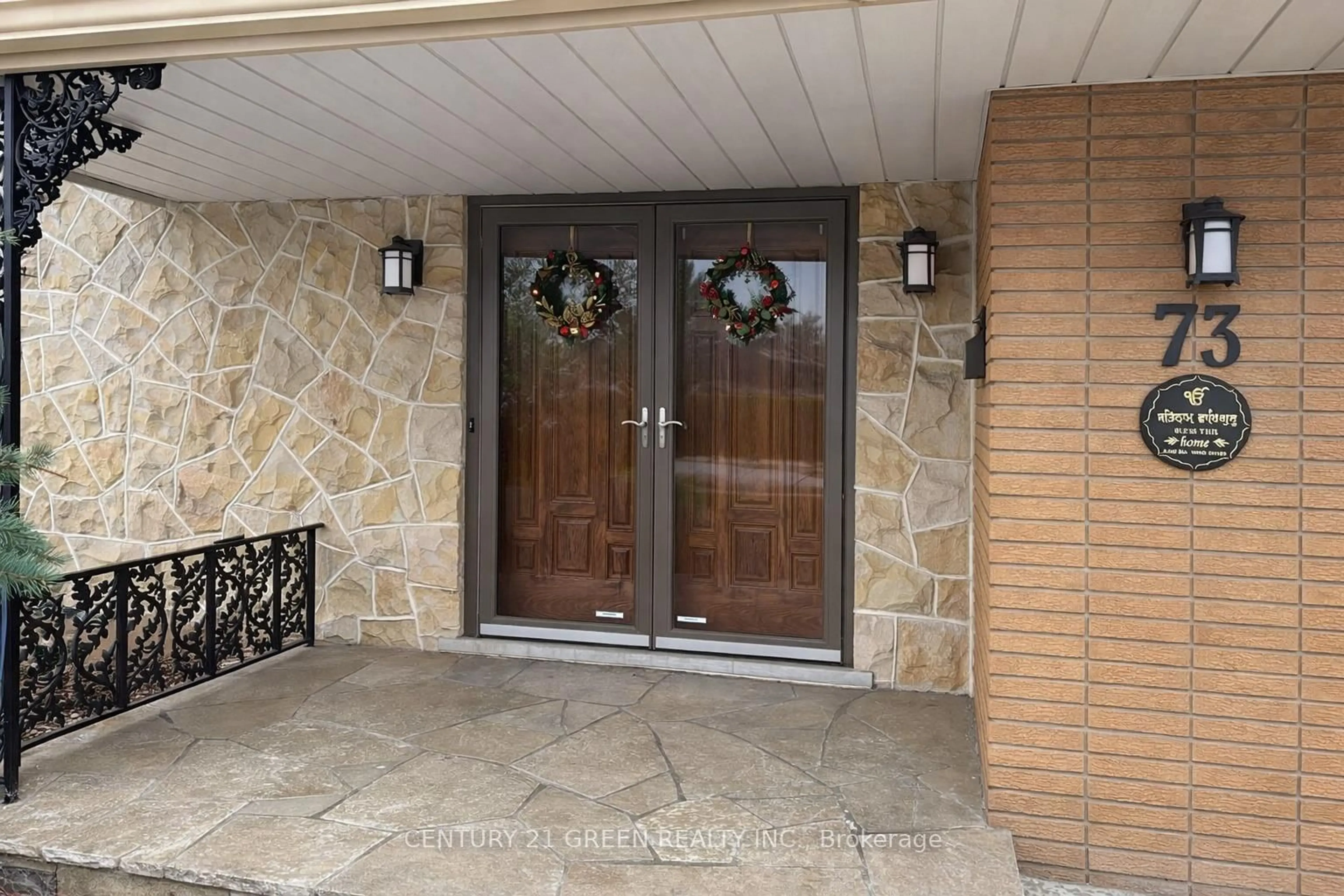 Indoor entryway for 73 Owen Pl, Hamilton Ontario L8G 2H3