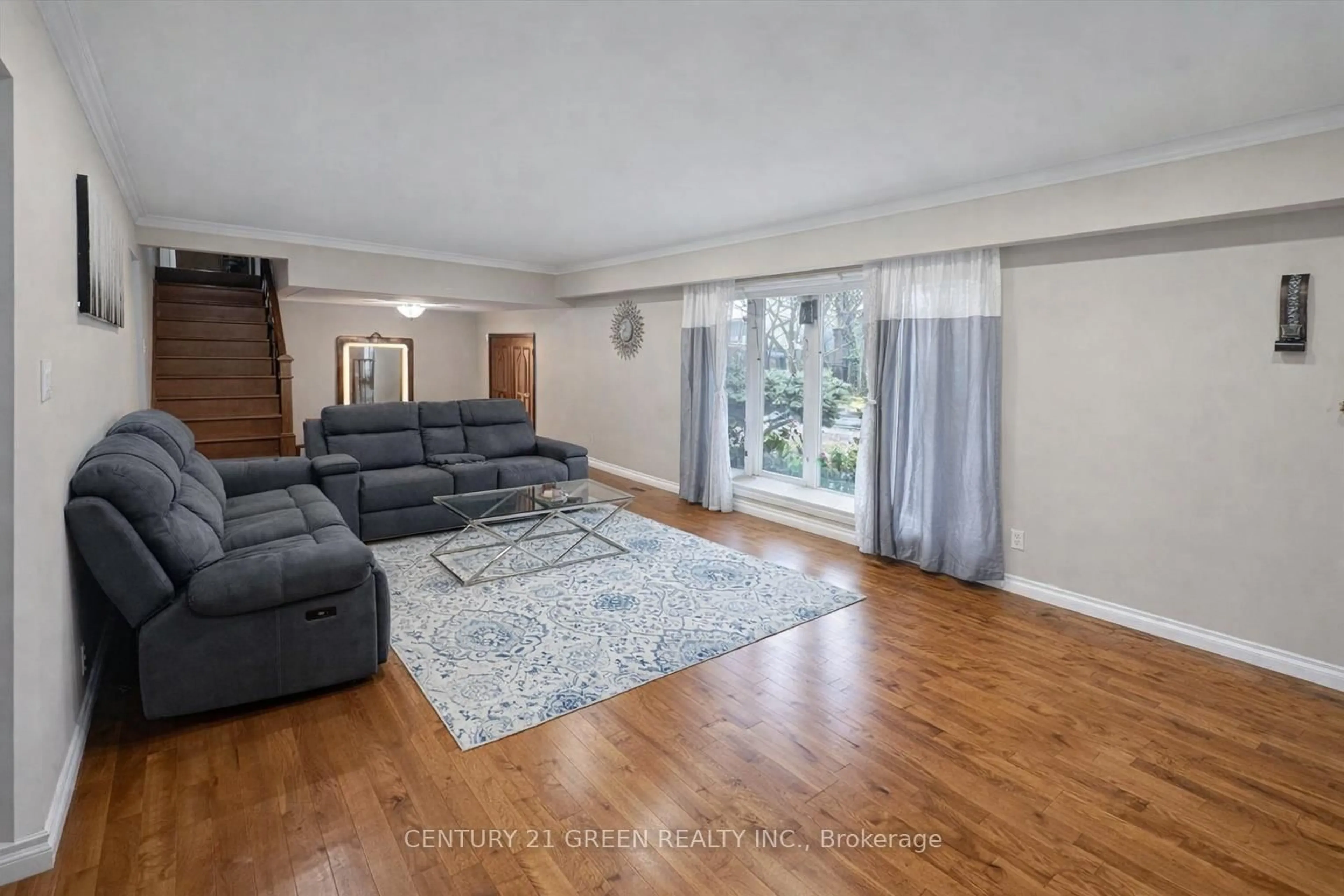 Living room with furniture, unknown for 73 Owen Pl, Hamilton Ontario L8G 2H3