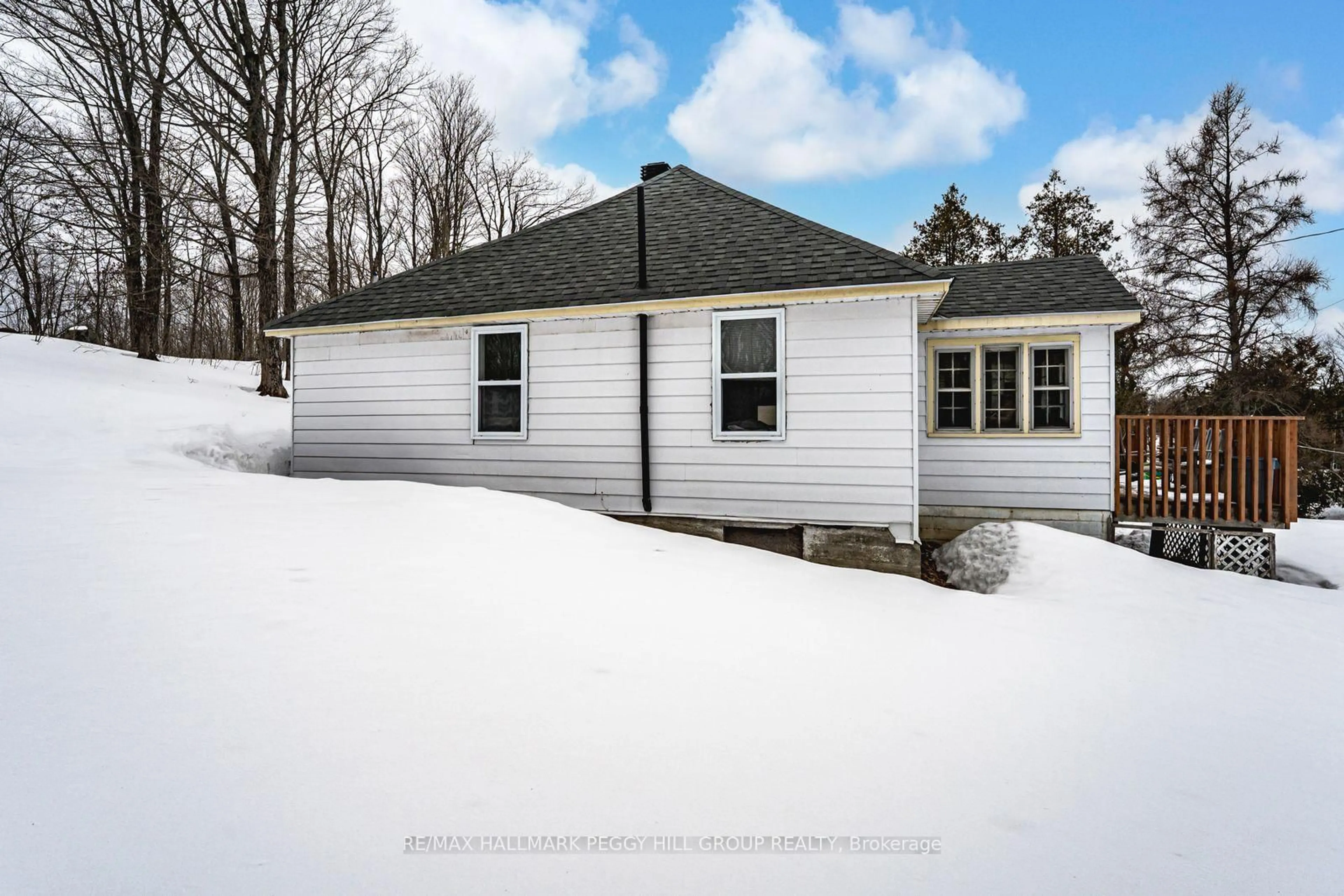 Home with vinyl exterior material, unknown for 253 High St, Georgian Bay Ontario P0C 1H0