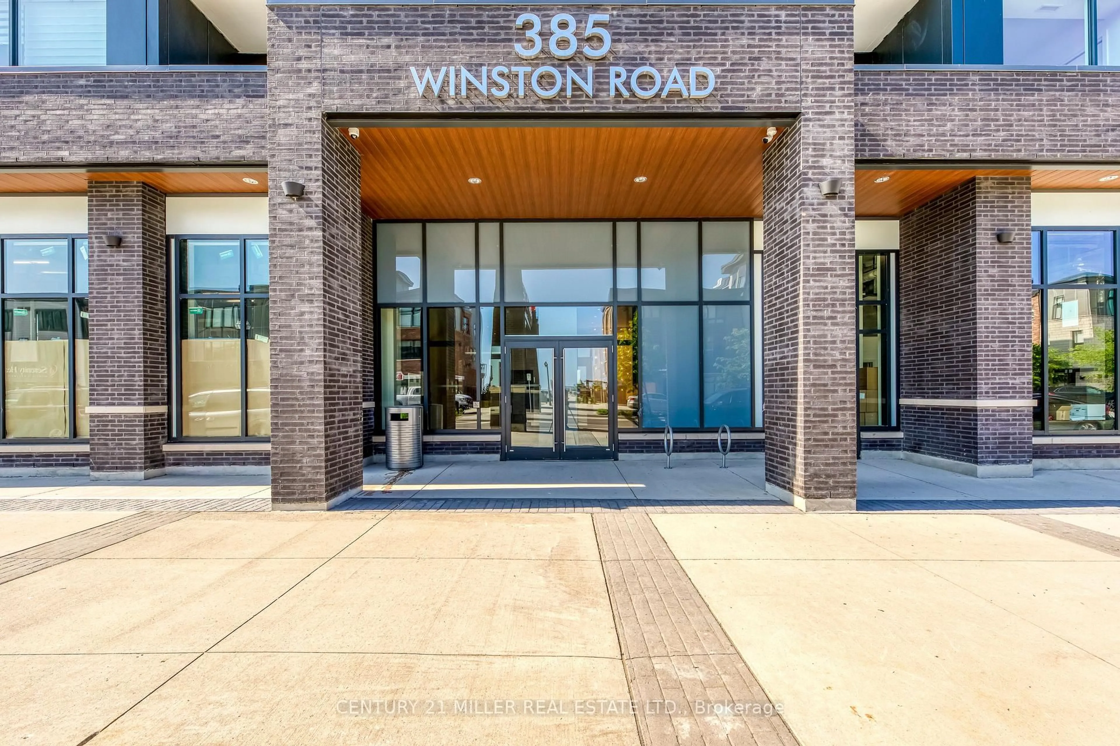 Indoor foyer for 385 Winston Rd #603, Grimsby Ontario L3M 4E8