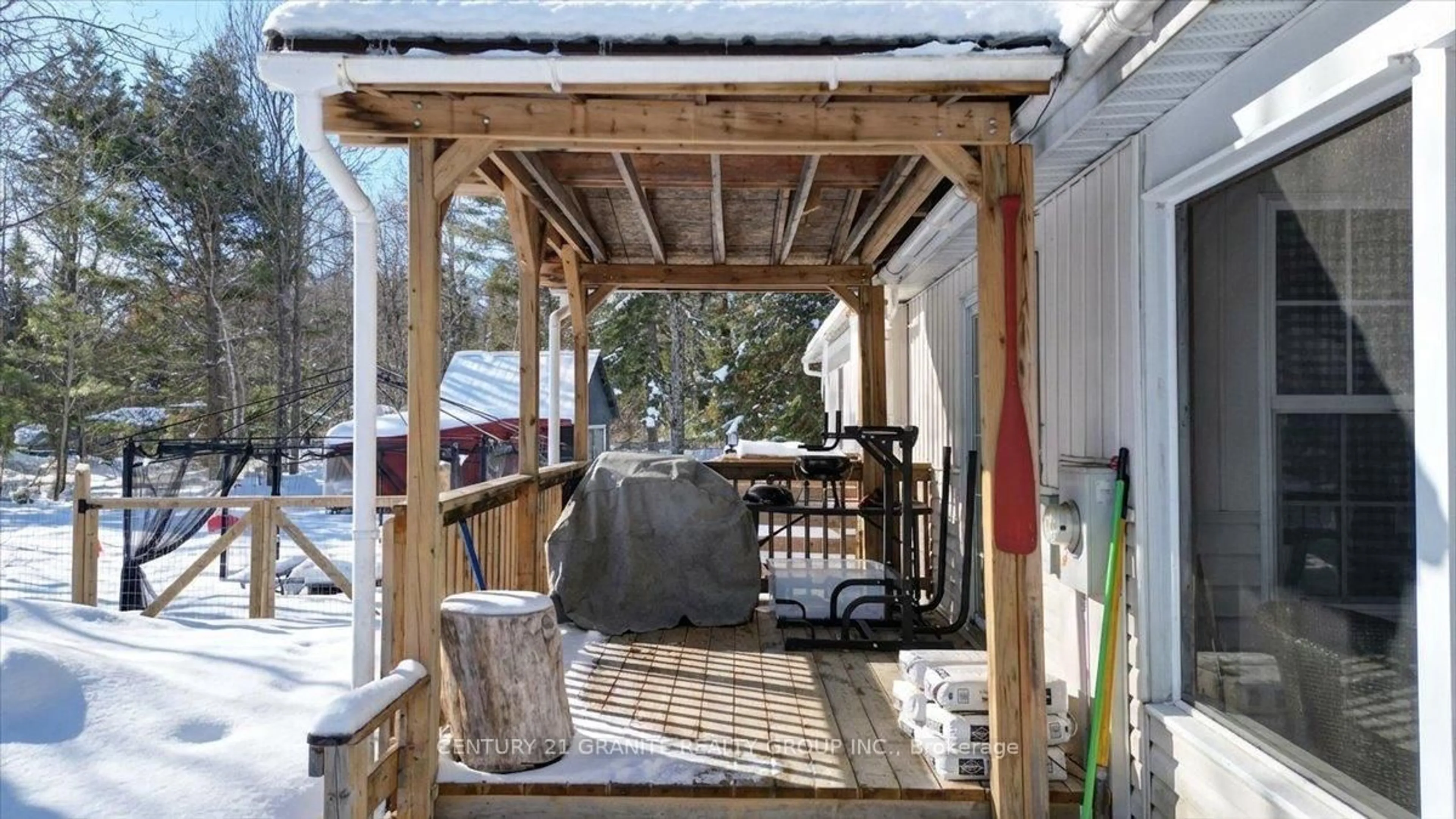 Patio, street for 19 High Bush Rd, Maynooth Ontario K0L 2K0