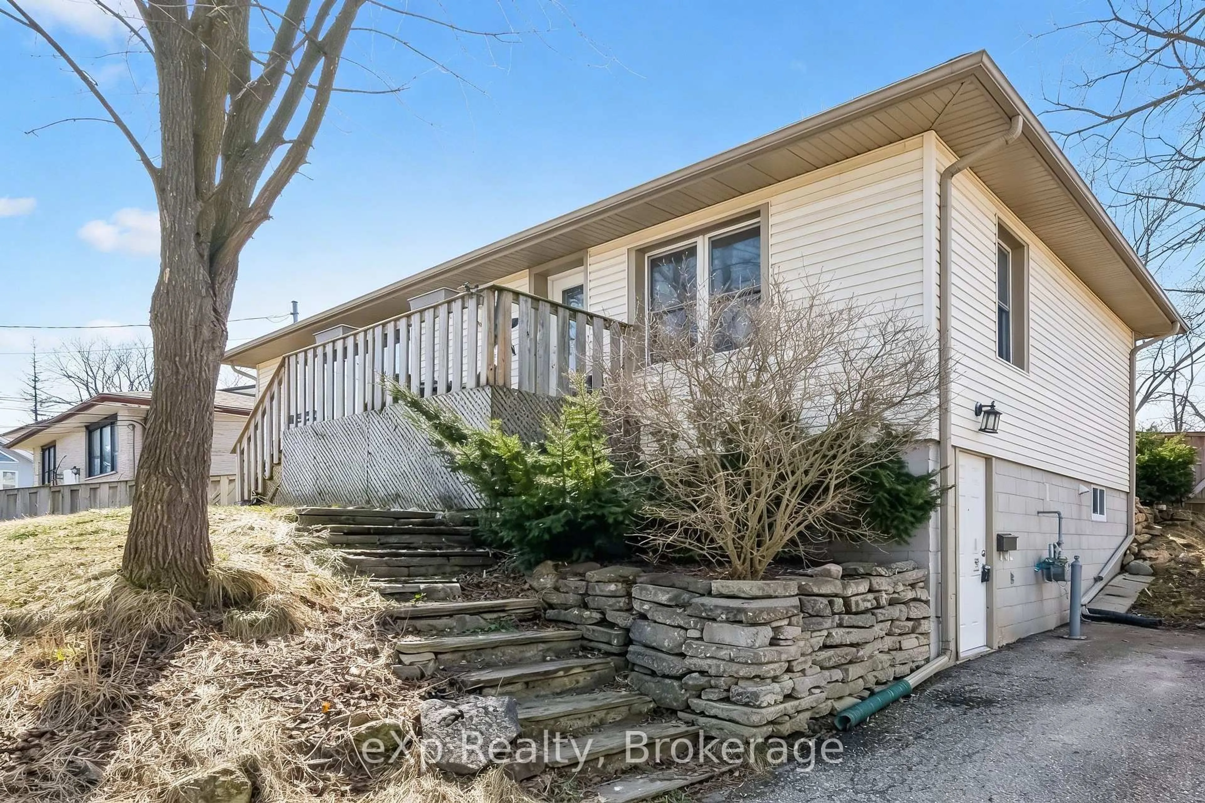 A pic from outside/outdoor area/front of a property/back of a property/a pic from drone, street for 184 Stevenson St, Guelph Ontario N1E 5A8