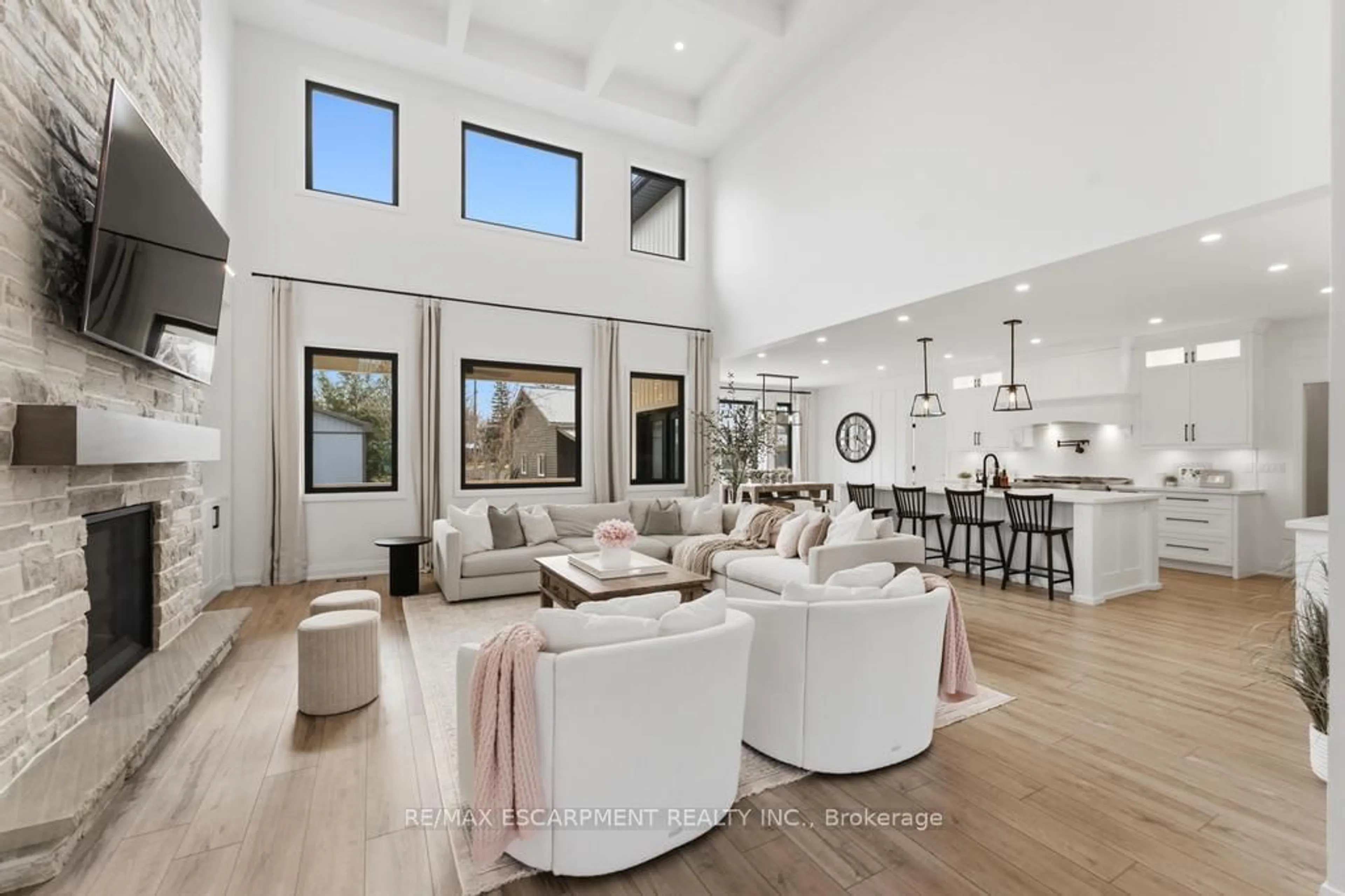 Living room with furniture, unknown for 3634 Vosburgh Pl, Lincoln Ontario L0R 1G0