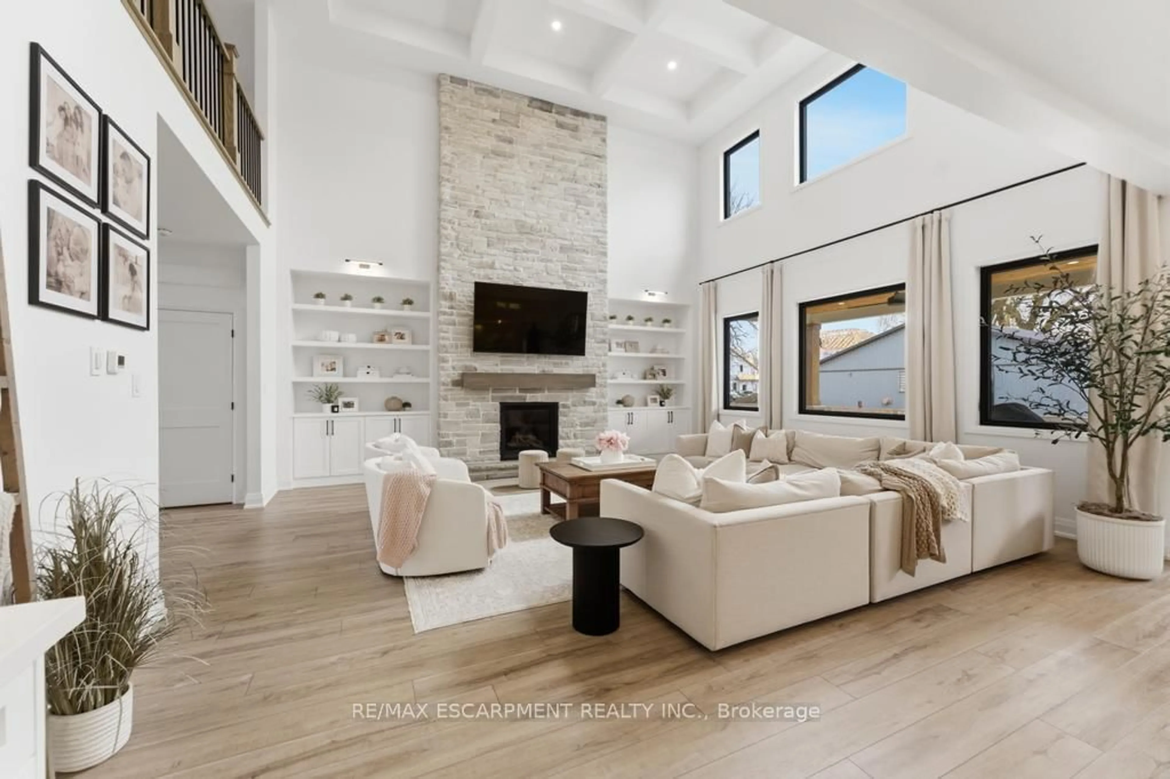 Living room with furniture, unknown for 3634 Vosburgh Pl, Lincoln Ontario L0R 1G0