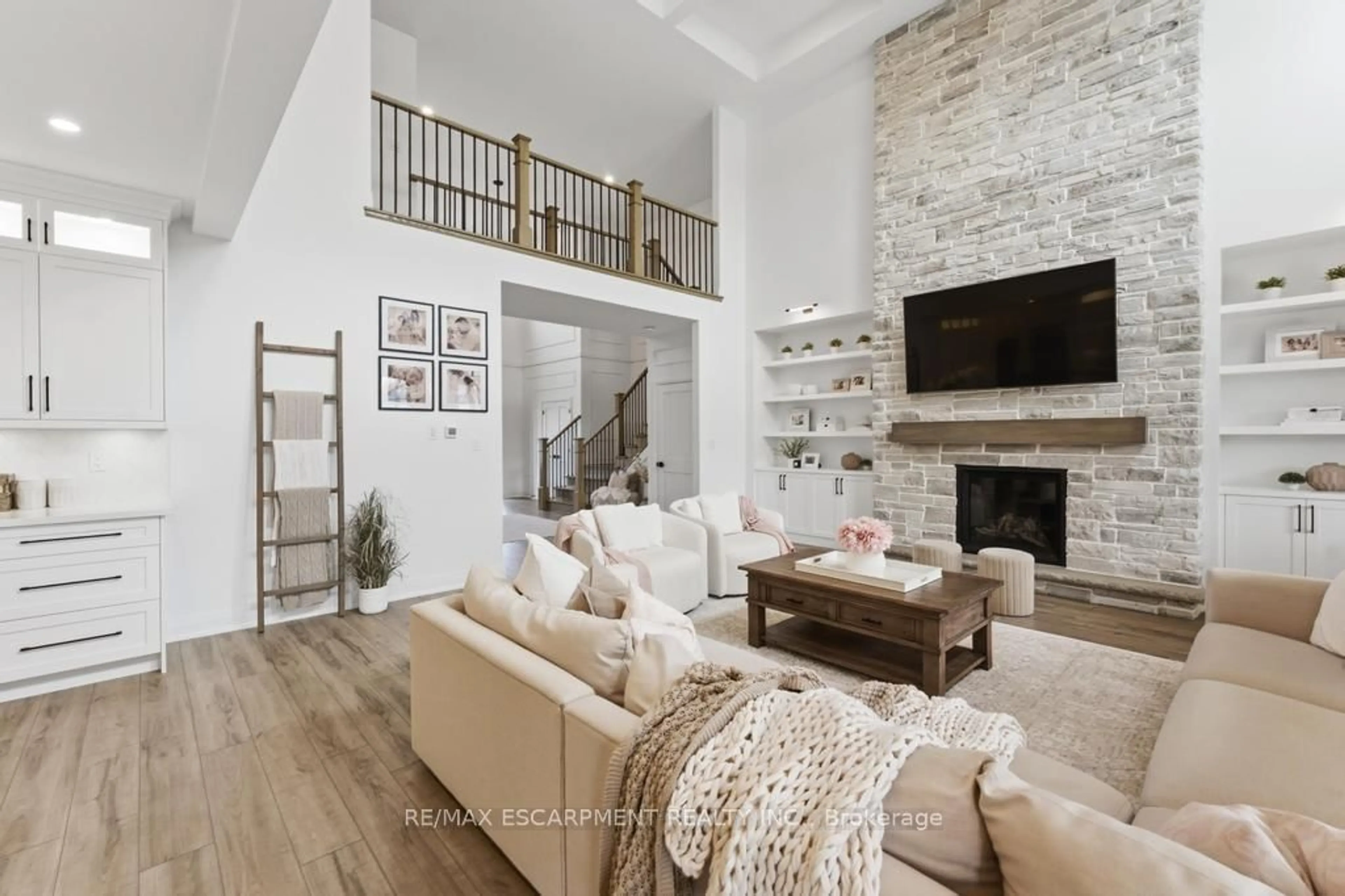 Living room with furniture, unknown for 3634 Vosburgh Pl, Lincoln Ontario L0R 1G0