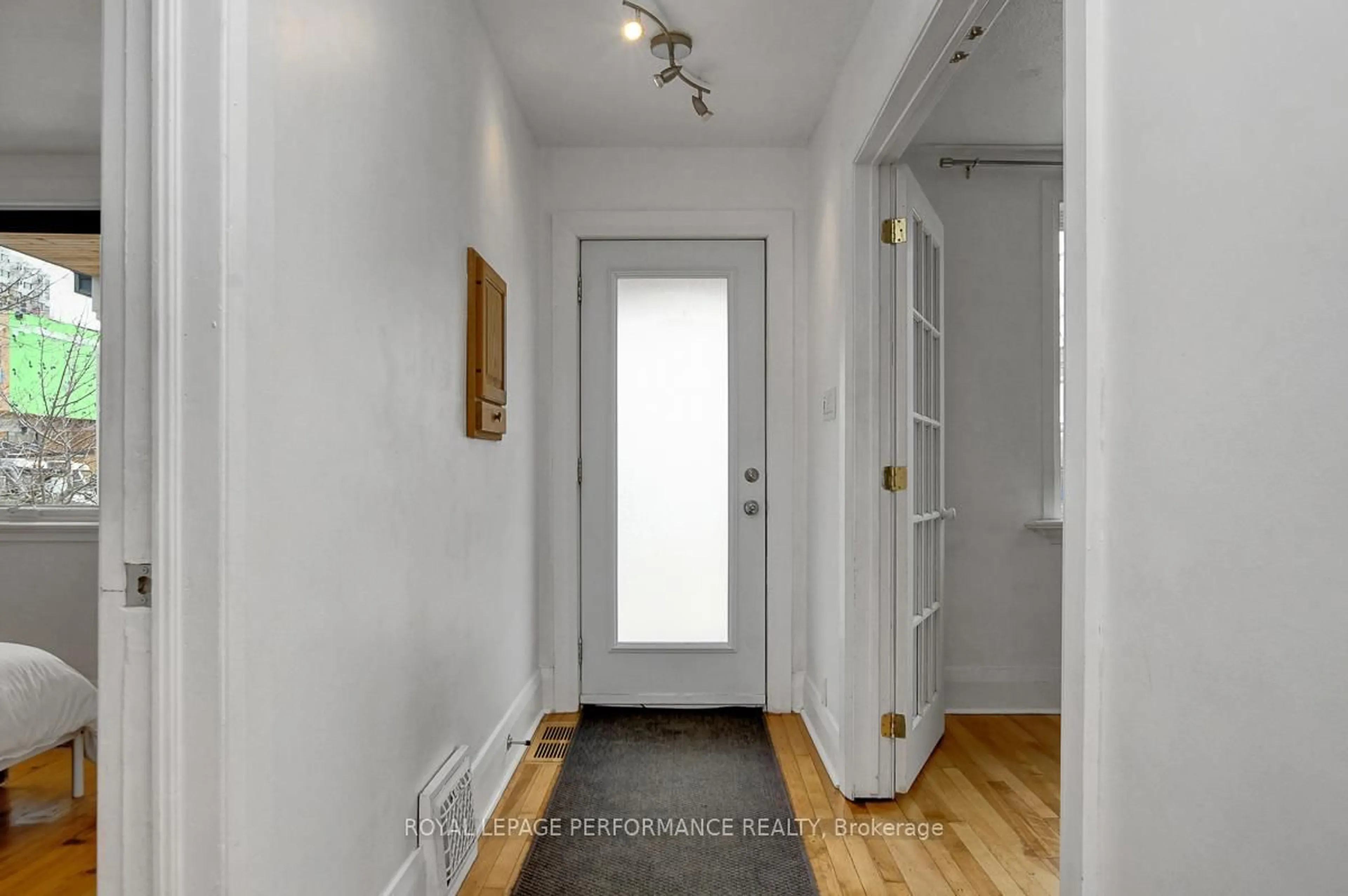 Indoor entryway for 45 Queen Mary St, Ottawa Ontario K1K 1X8