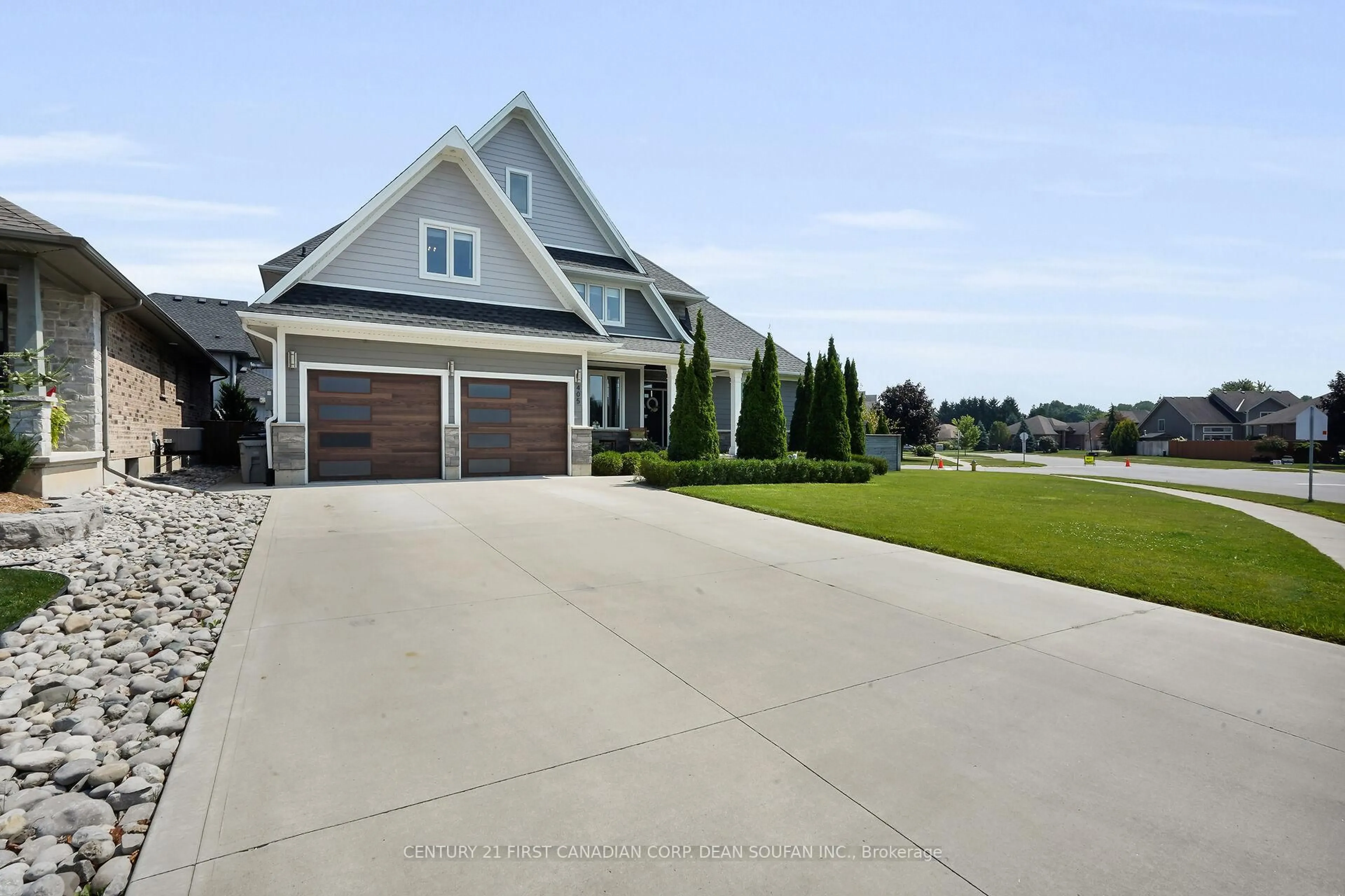 Home with vinyl exterior material, unknown for 405 Darcy Dr, Strathroy-Caradoc Ontario N7G 0A4