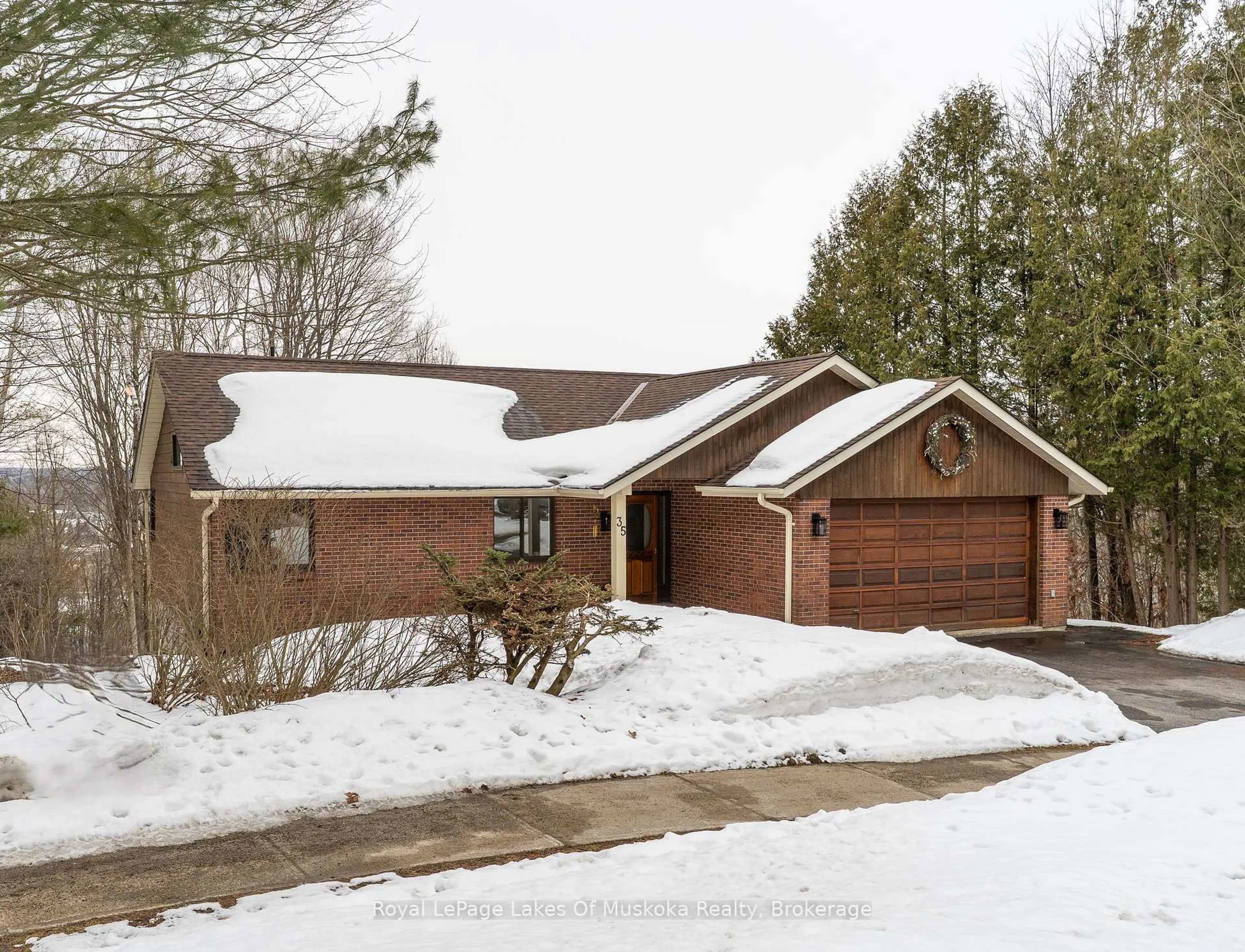 Home with brick exterior material, street for 35 Westvale Dr, Bracebridge Ontario P1L 1B5