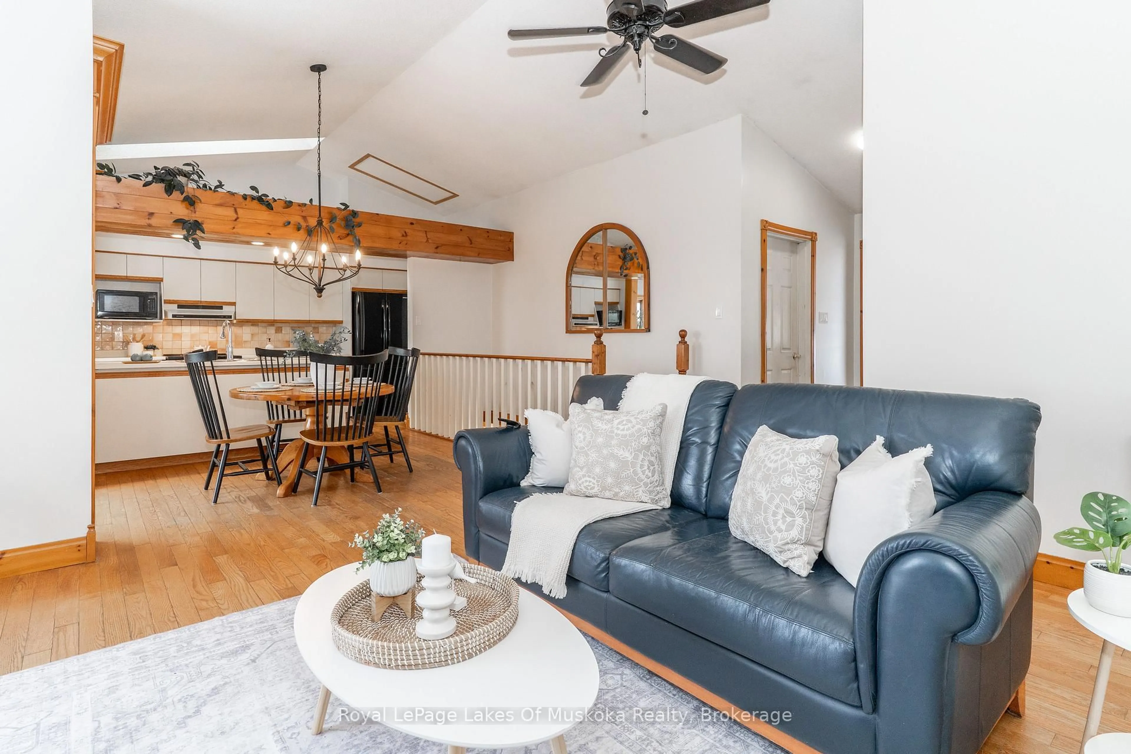 Living room with furniture, unknown for 35 Westvale Dr, Bracebridge Ontario P1L 1B5