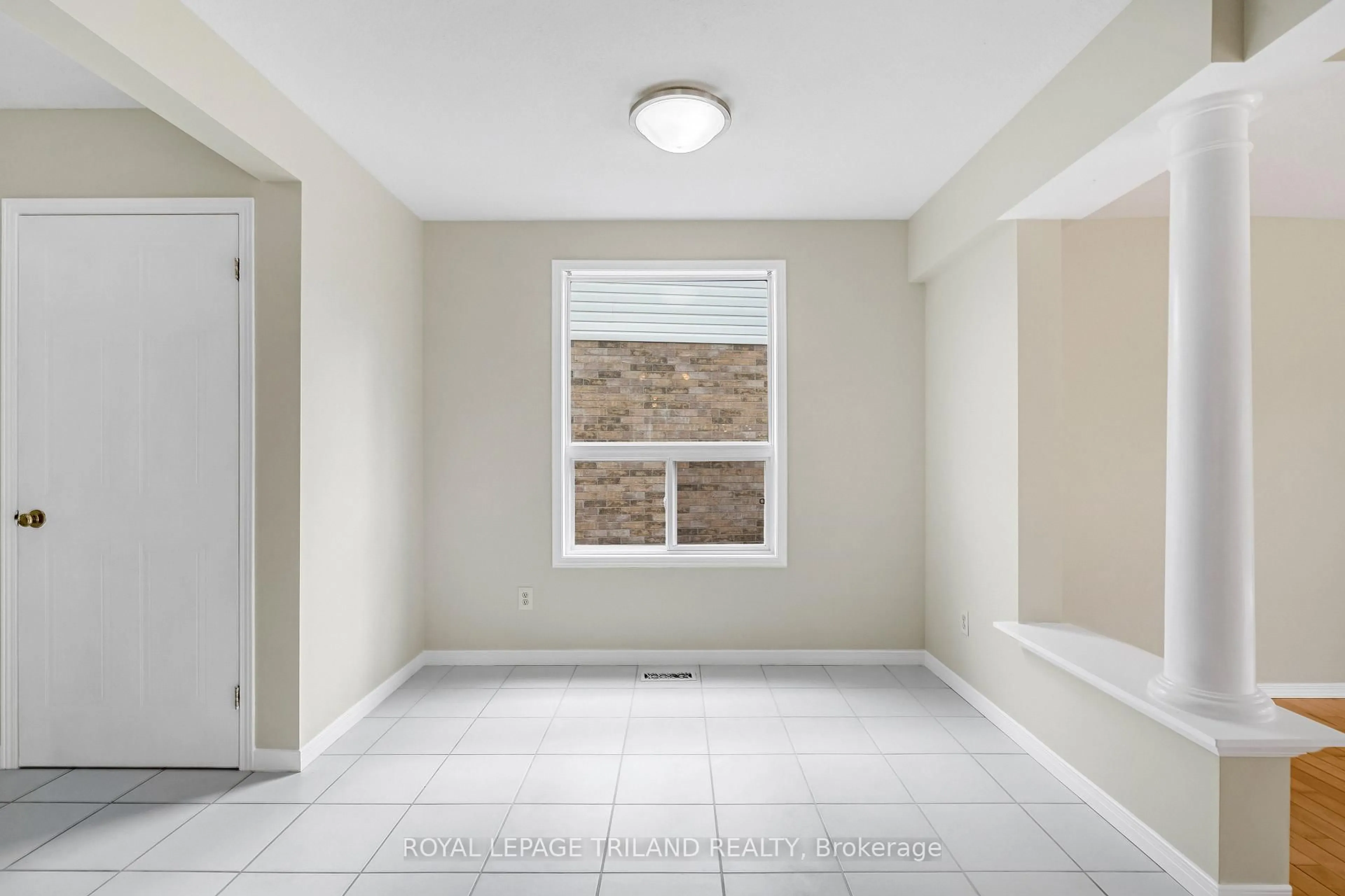 Indoor entryway for 215 Rossmore Crt, London South Ontario N6C 6B7