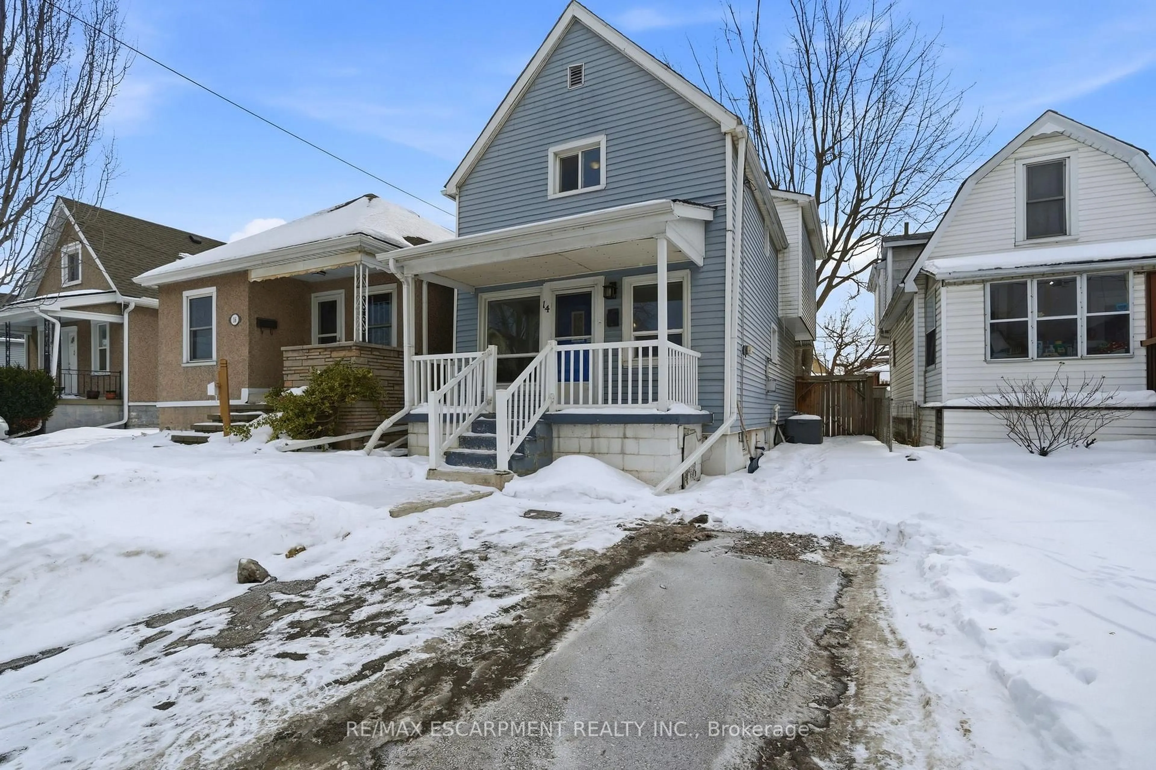 A pic from outside/outdoor area/front of a property/back of a property/a pic from drone, street for 14 Newlands Ave, Hamilton Ontario L8H 2T5