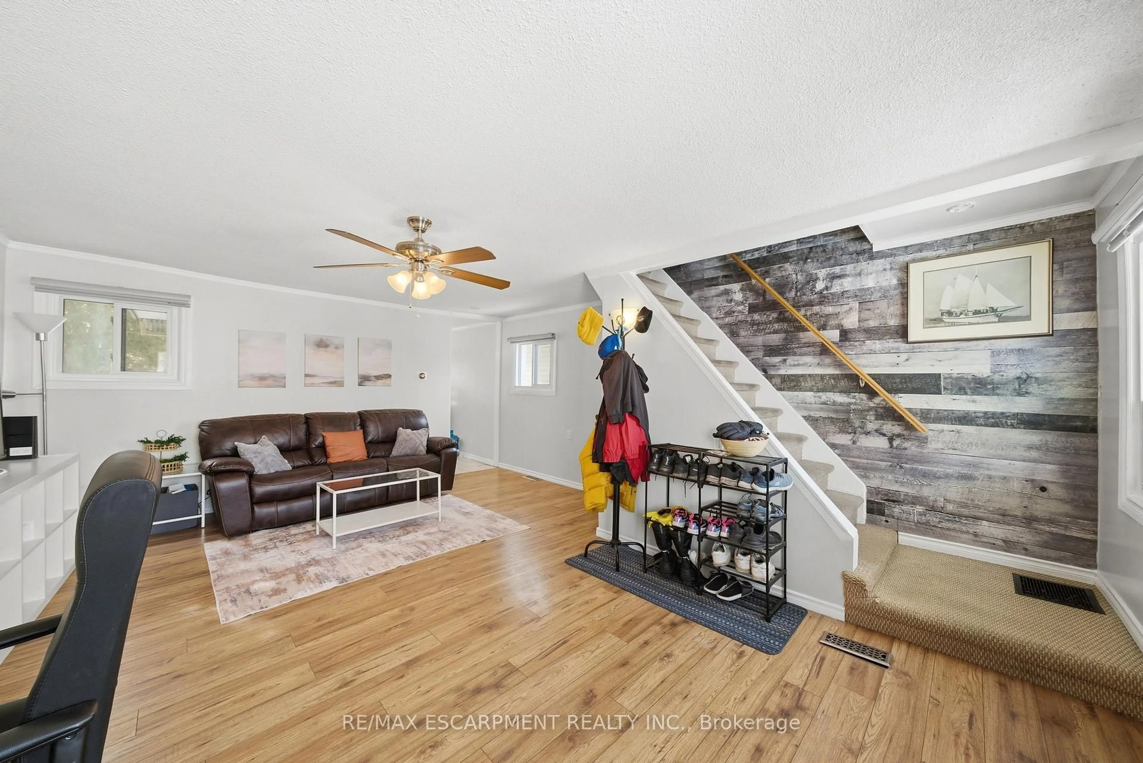 Living room with furniture, unknown for 14 Newlands Ave, Hamilton Ontario L8H 2T5