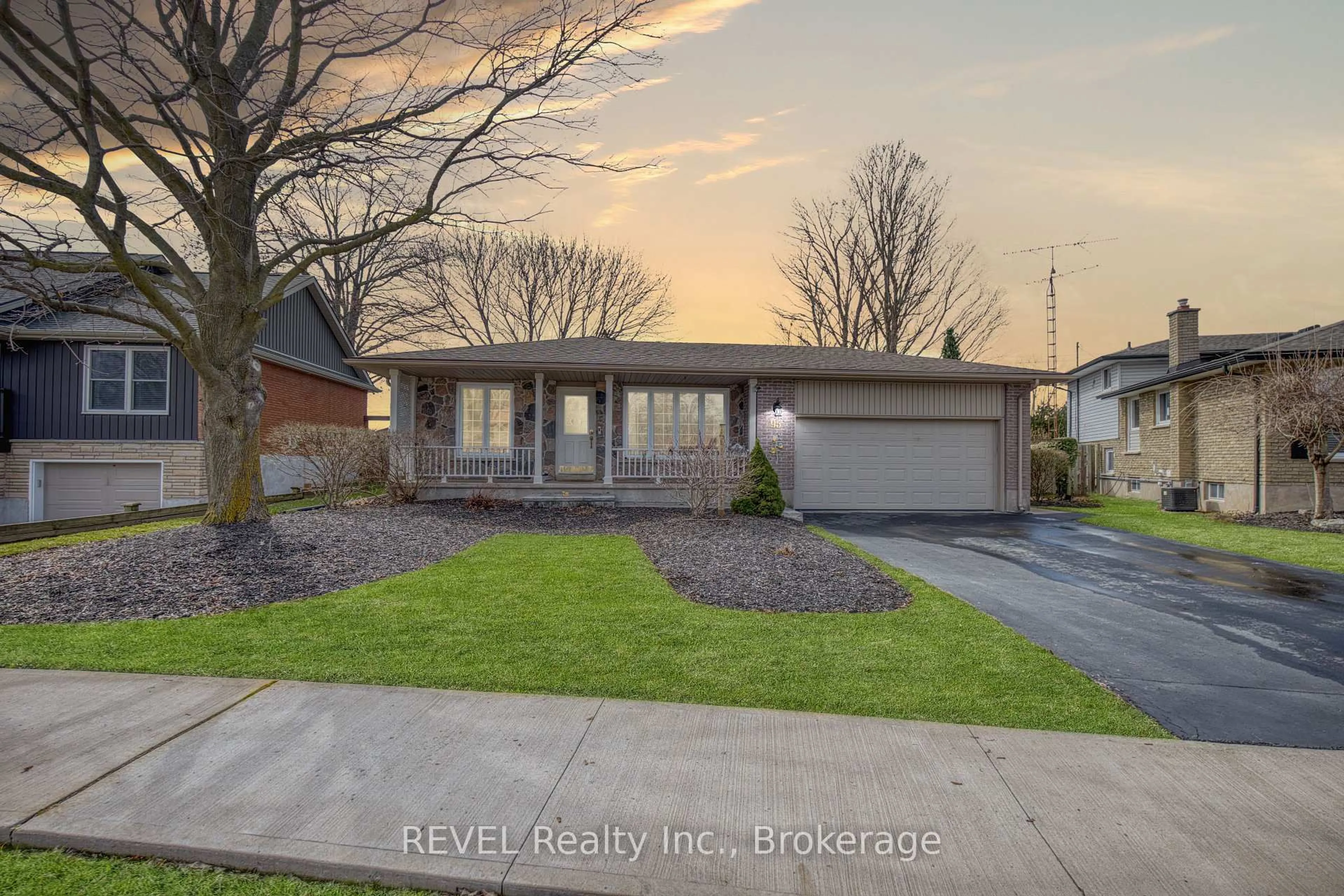 Unknown for 95 LOYALIST Dr, Welland Ontario L3C 2X9