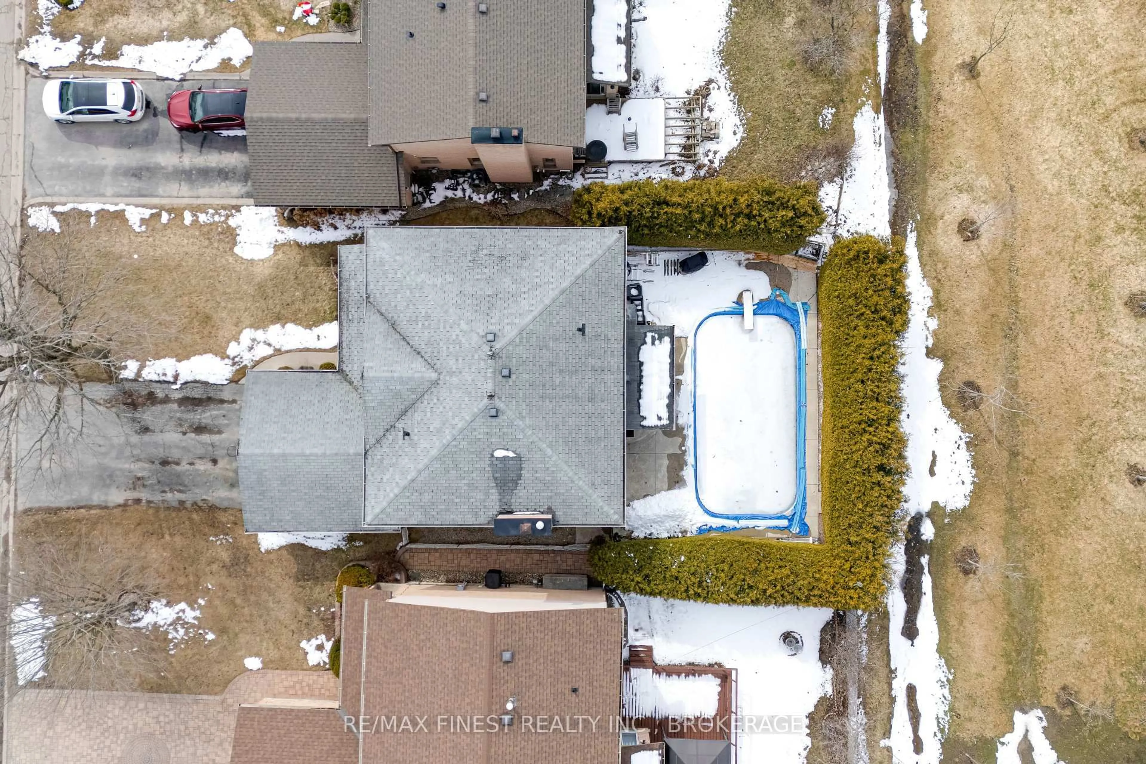 A pic from outside/outdoor area/front of a property/back of a property/a pic from drone, street for 838 Woodside Dr, Kingston Ontario K7P 1T2