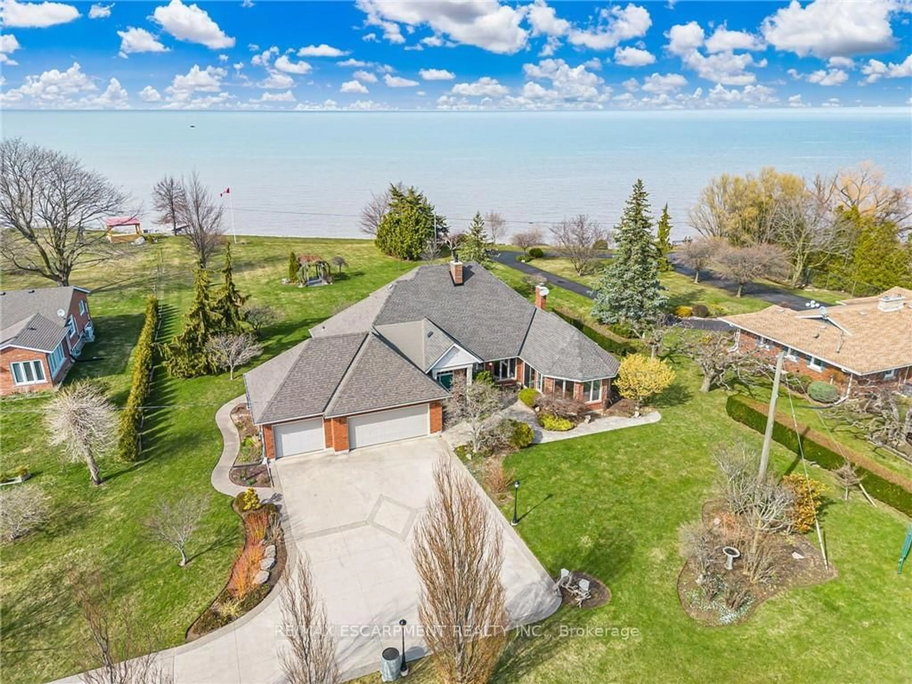A pic from outside/outdoor area/front of a property/back of a property/a pic from drone, water/lake/river/ocean view for 3503 Lakeshore Rd, Lincoln Ontario L3J 0X1