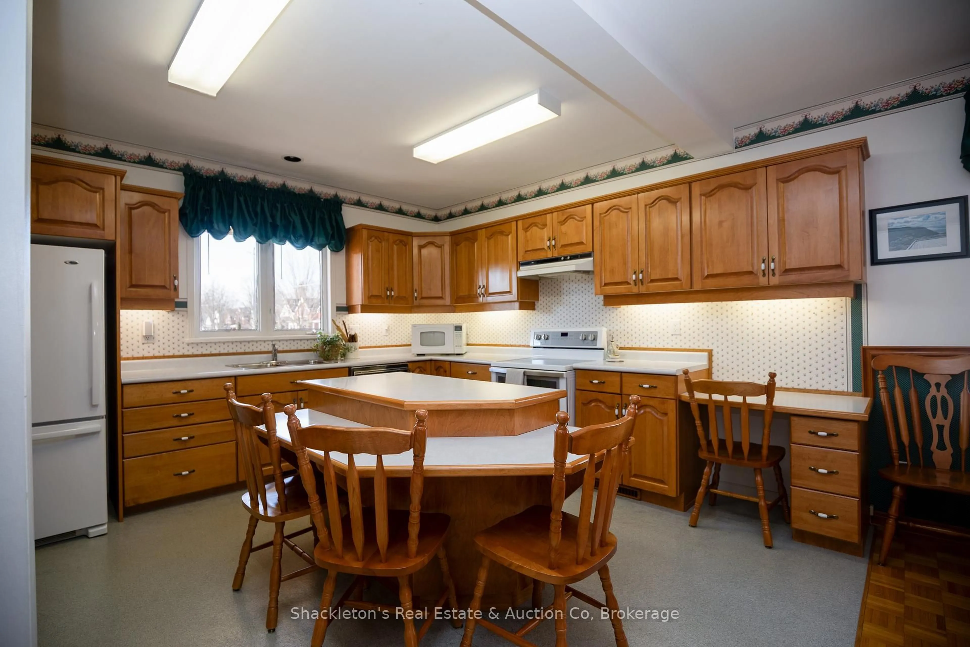 Standard kitchen, unknown for 342 Brunswick St, Stratford Ontario N5A 3M8