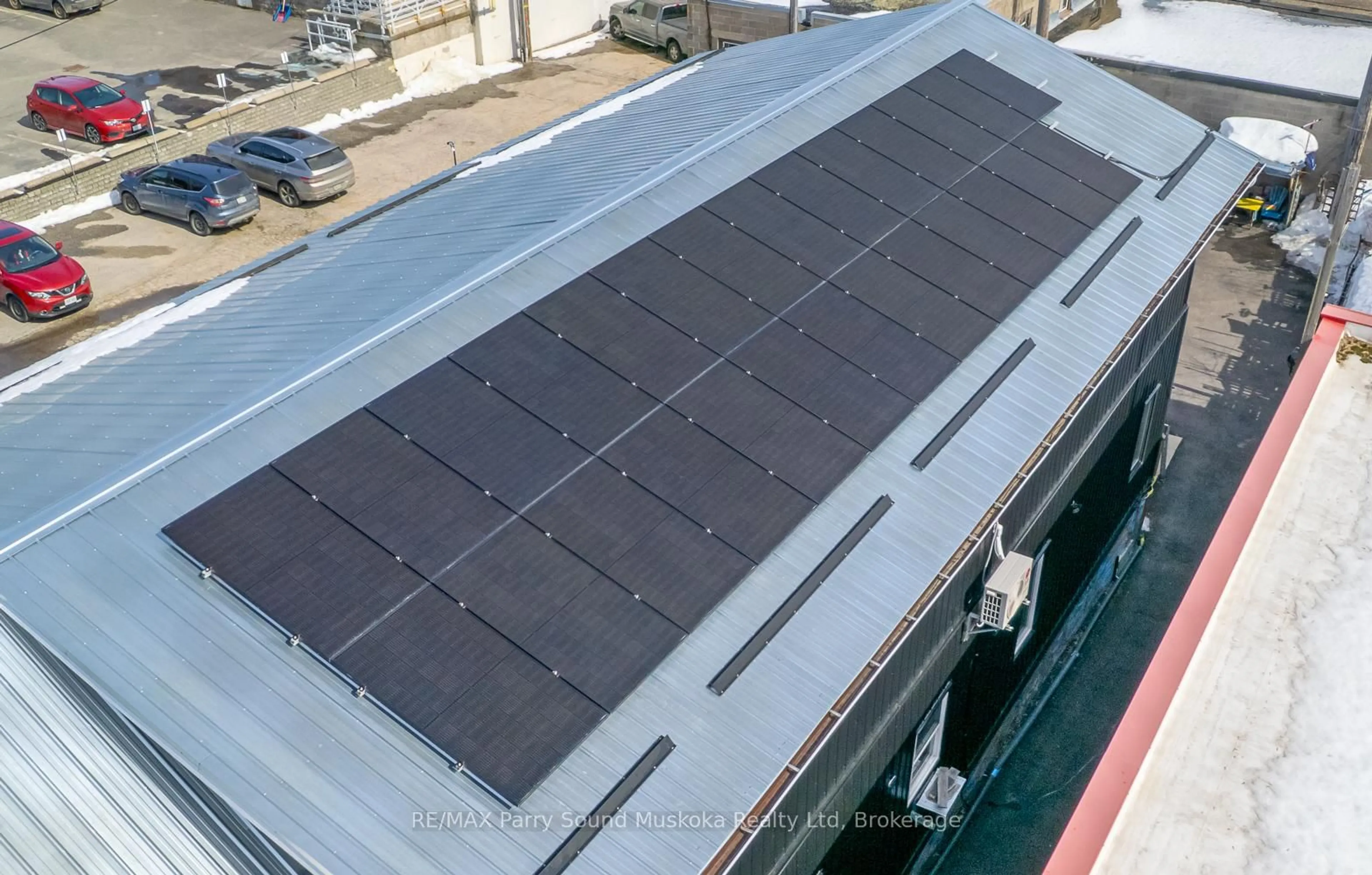 A pic from outside/outdoor area/front of a property/back of a property/a pic from drone, building for 47 Gibson St, Parry Sound Ontario P2A 1X1