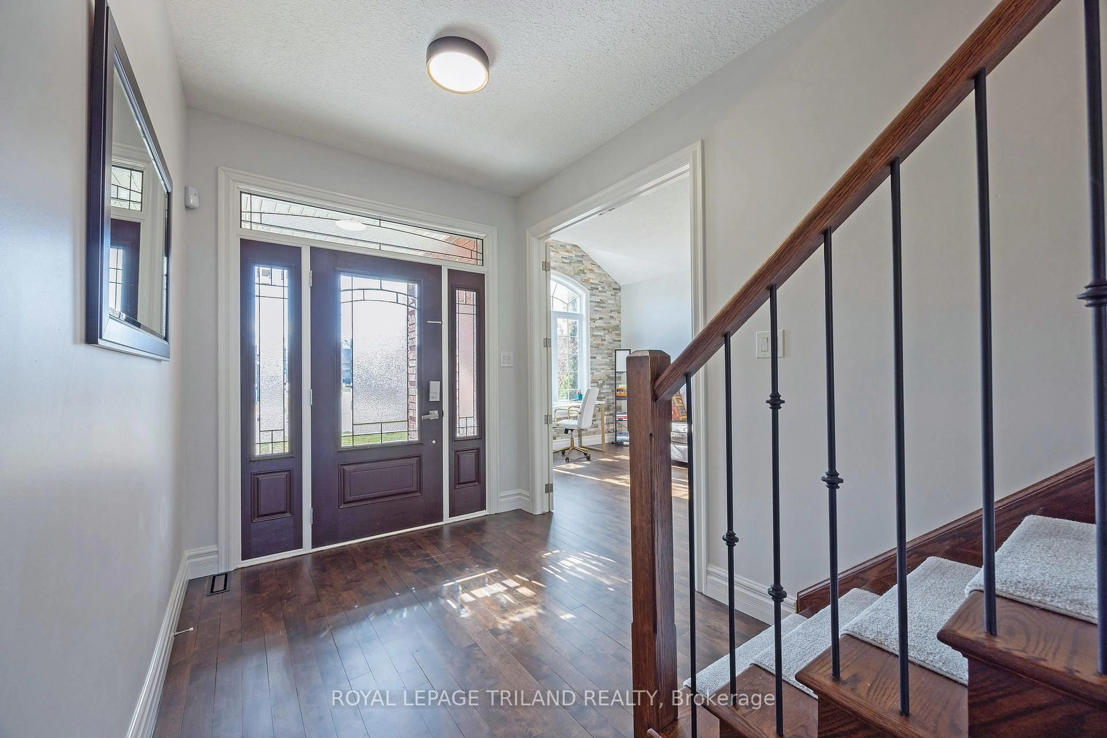 Indoor entryway for 2091 Pennyroyal St, London North Ontario N5X 0E6