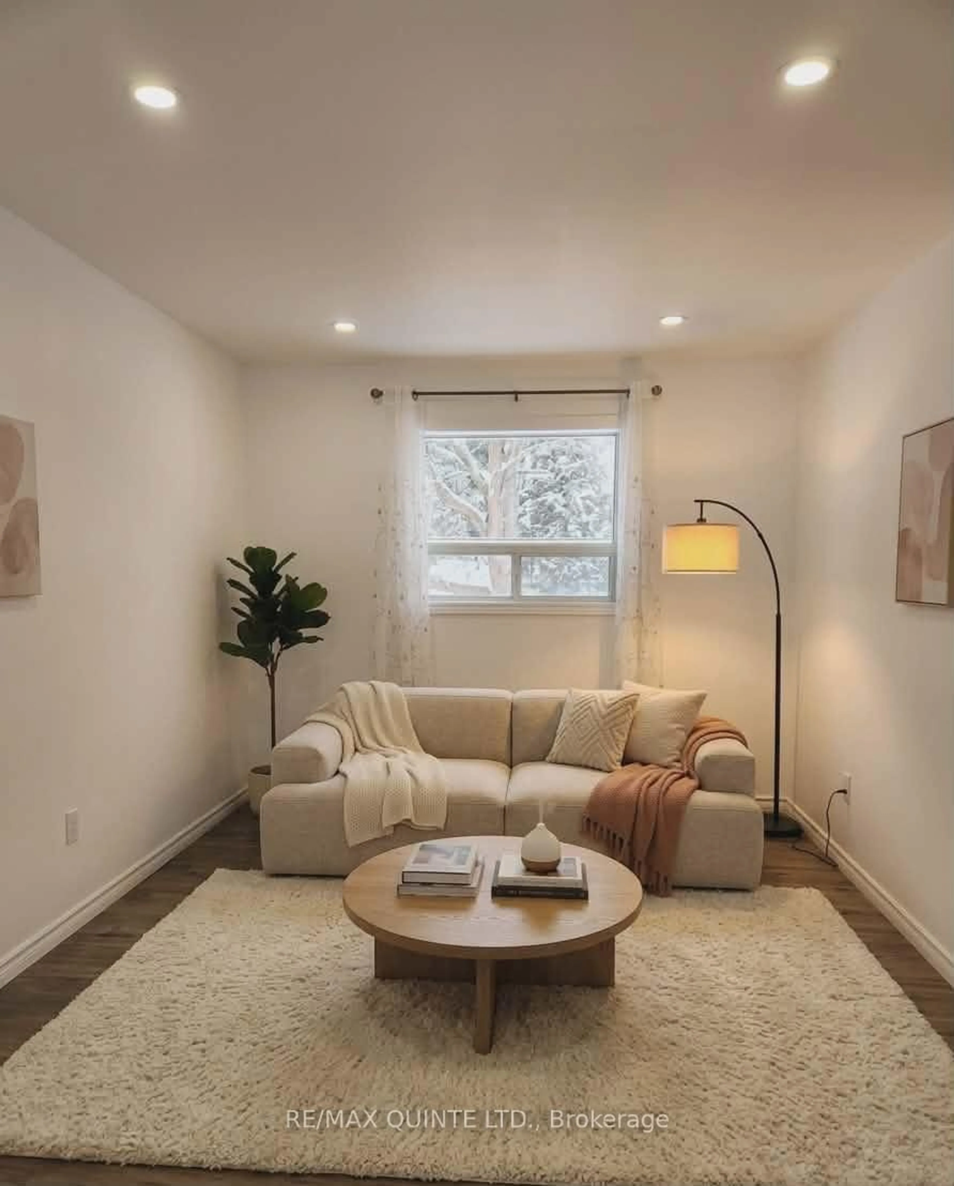 Living room with furniture, unknown for 112959 Highway 7 Highway, Kaladar Ontario K0H 1Z0