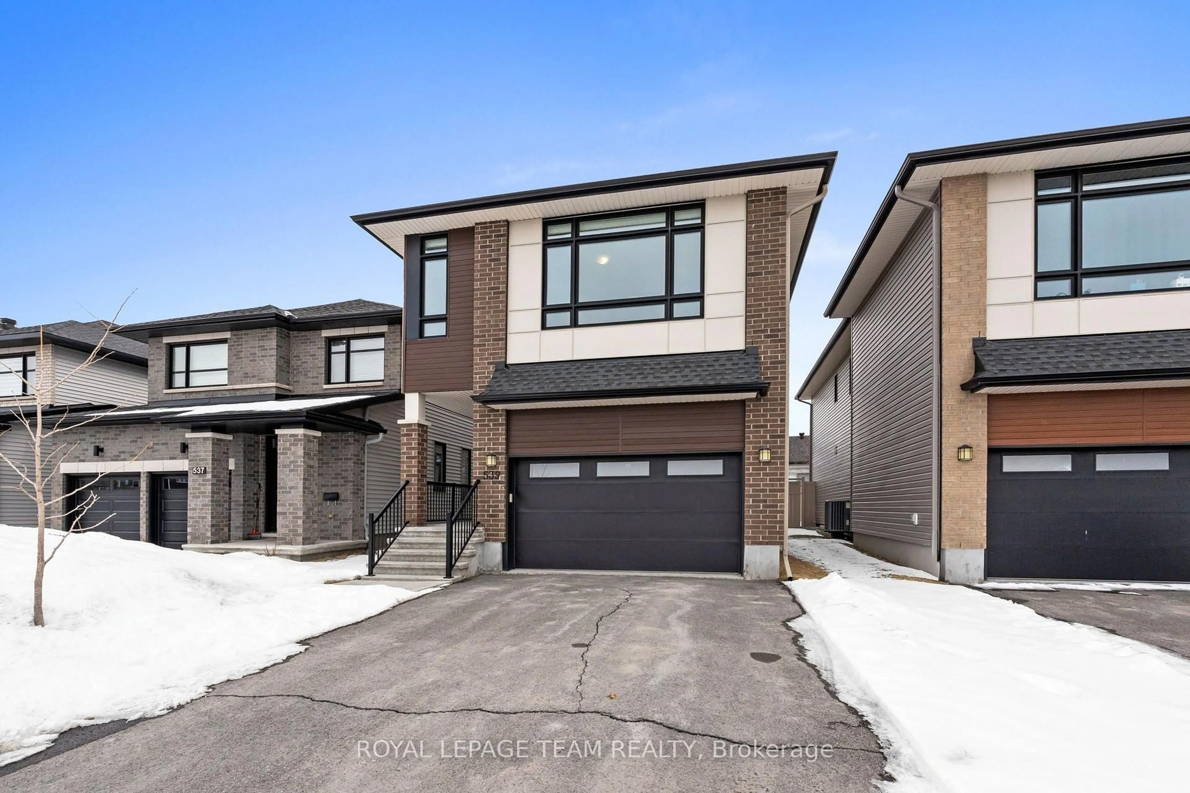 Home with brick exterior material, street for 539 HONEYLOCUST Ave, Stittsville Ontario K2V 0L8