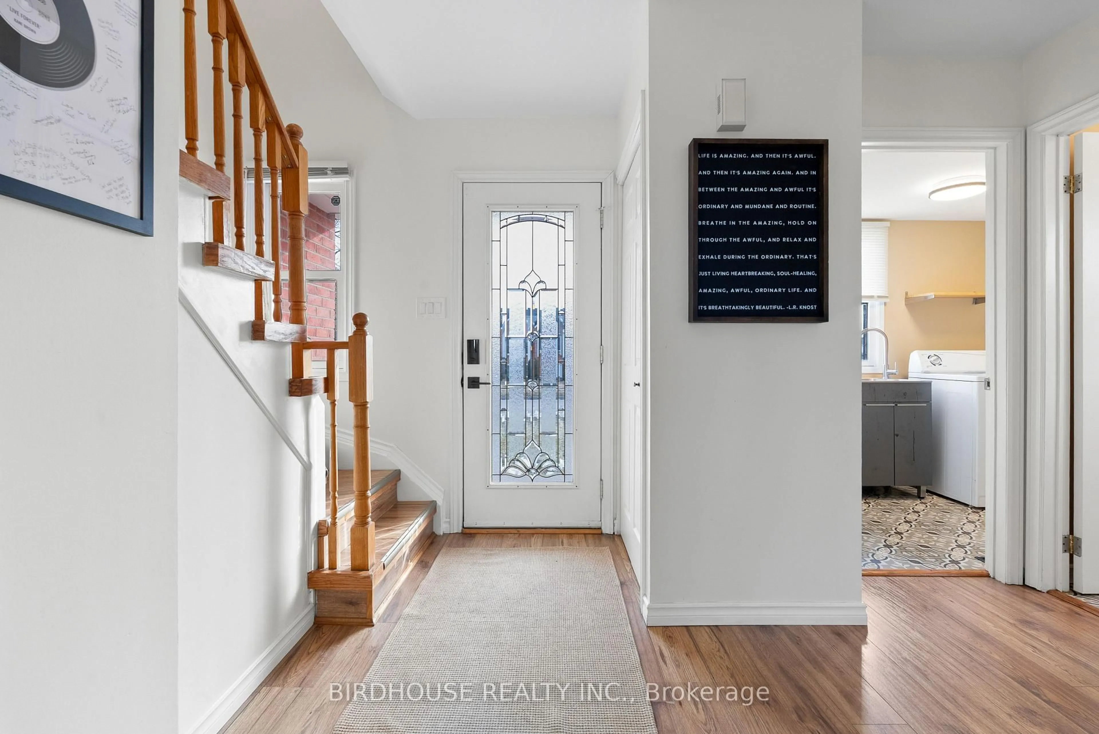 Indoor entryway for 199 Elgin St, Kawartha Lakes Ontario K9V 6B1