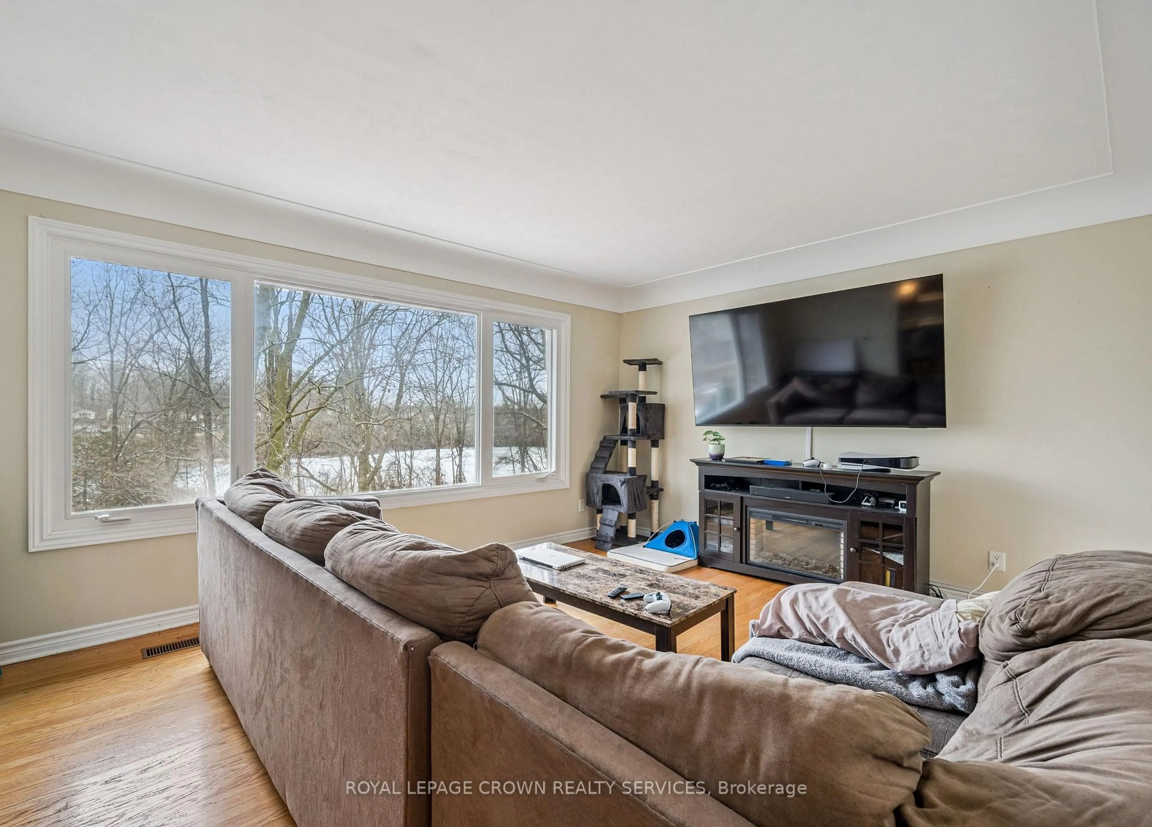 Living room with furniture, unknown for 16 Stephen St, Cambridge Ontario N1S 3R8