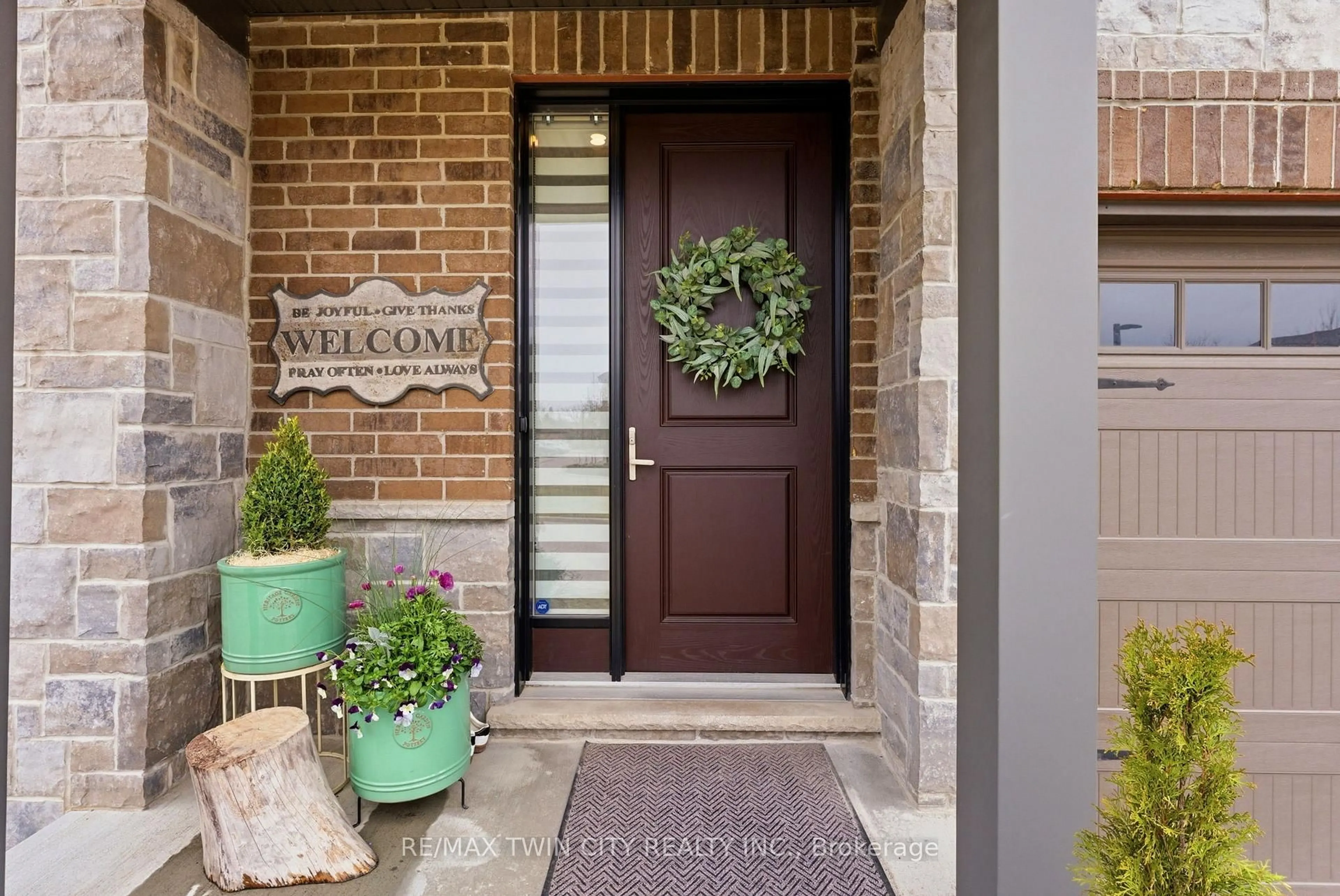Indoor entryway for 50 Bute St #10, North Dumfries Ontario N0B 1E0