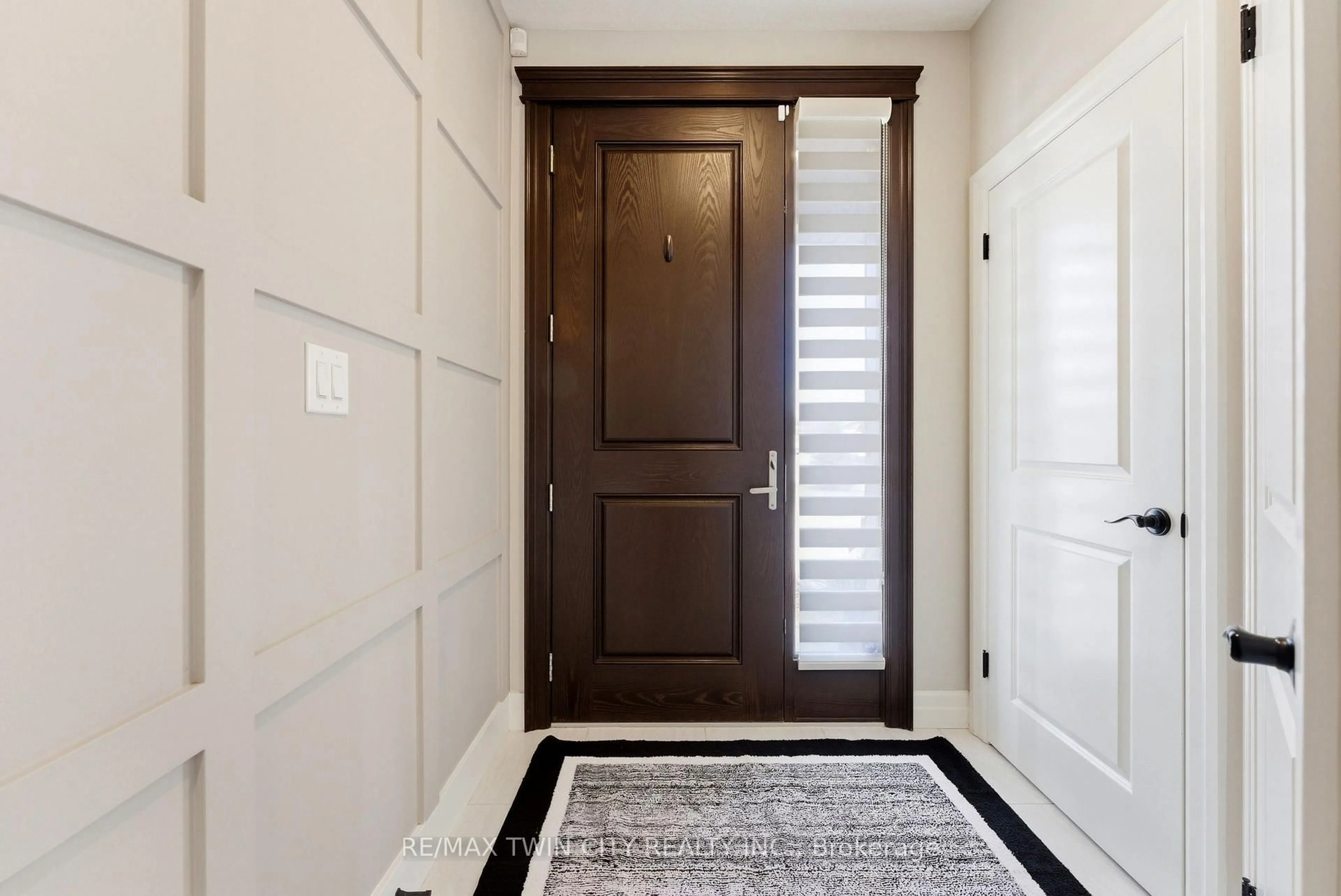 Indoor entryway for 50 Bute St #10, North Dumfries Ontario N0B 1E0